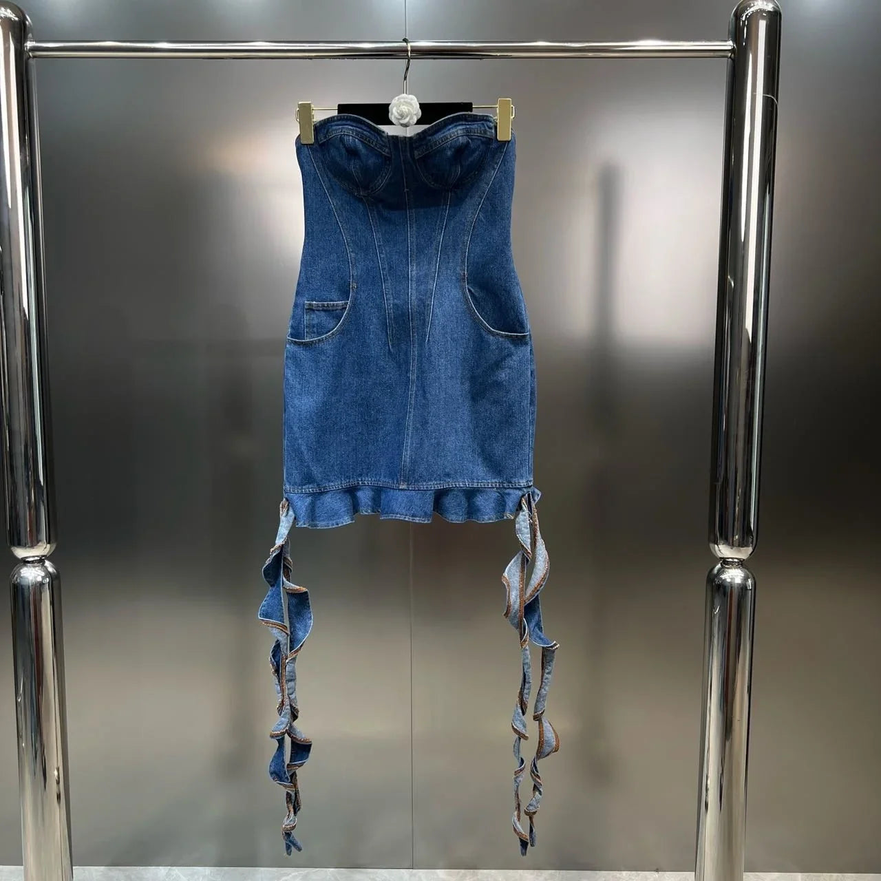 DEAT Line Up Waist Pocket Spiral Decoration Trendy Denim Dresses For Women Strapless Back Zipper Dress Spring 11XX3821 figure color