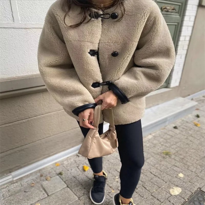 Autumn and winter western style, age-reducing round neck jacket, fashionable warm fur top