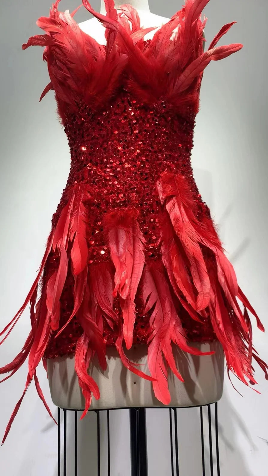 Luxurious Spring Red Color Women Strapless Feathers Bodycon Mini Dress Celebrate Birthday Cocktail Party Dress