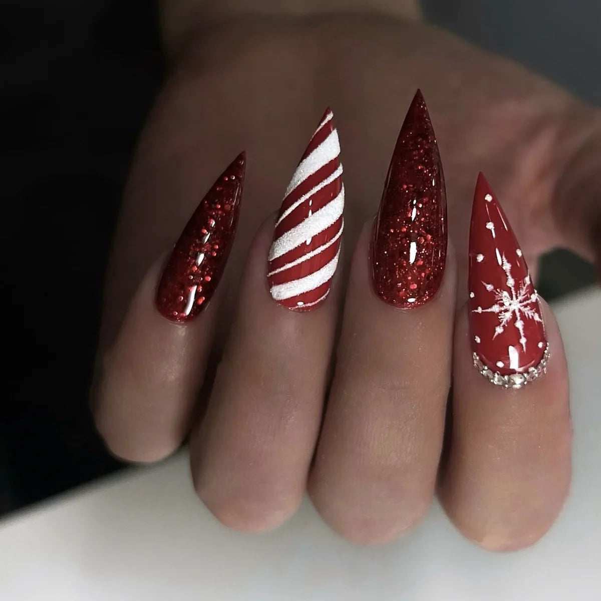 24 peças unhas postiças com cola amêndoa preto vermelho gradiente design destacável strass acrílico unha postiça longa stiletto unhas de pressão