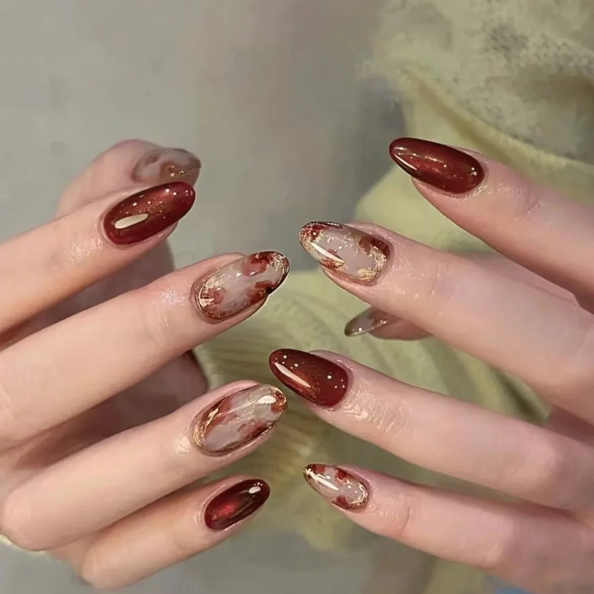 Lot de 24 faux ongles à porter, motif fleur rouge et violet, effet perle, style French manucure, en amande, avec strass