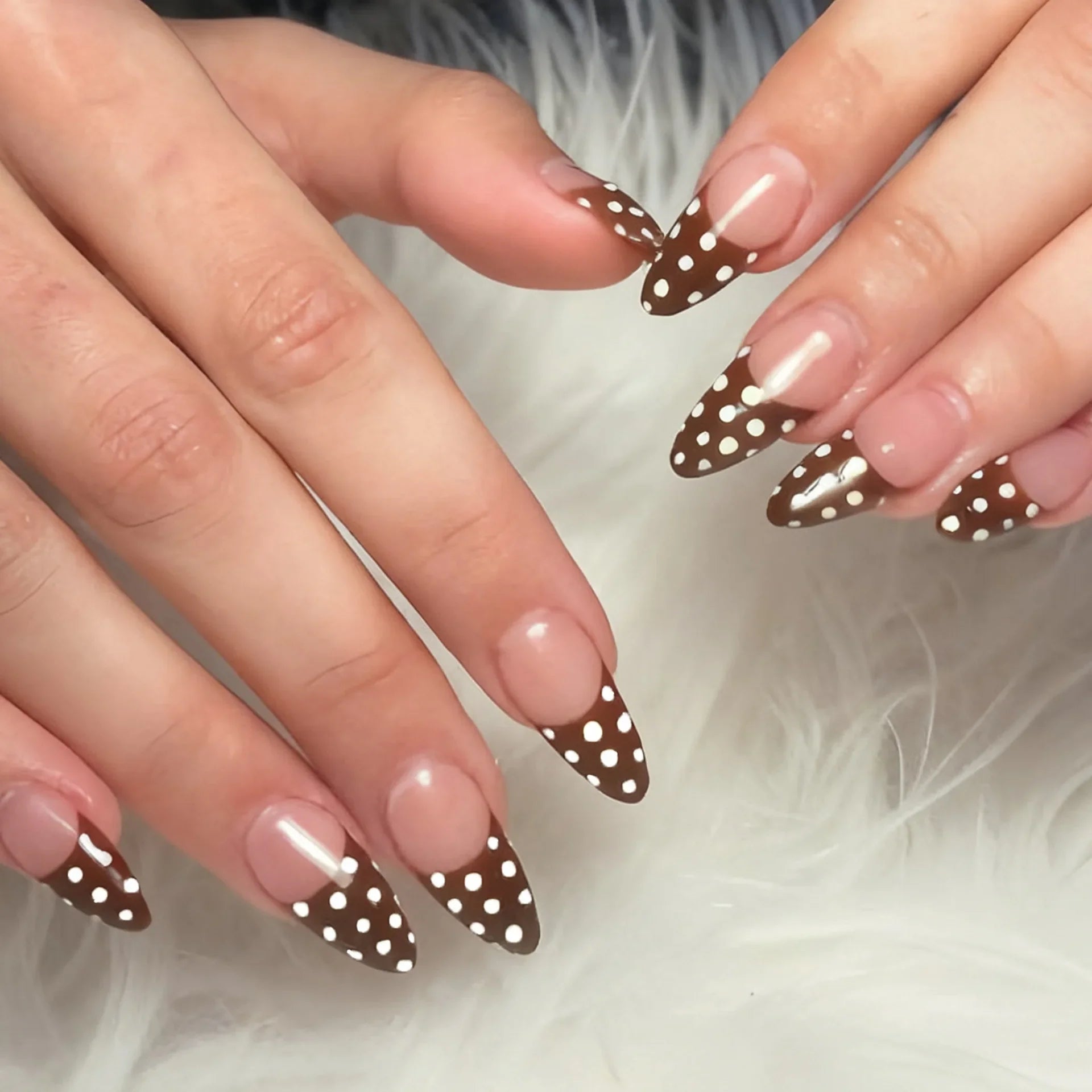 Autumn Brown French Fake Nails 24Pcs Almond Press On Nails White Dot Printed Full Cover Stick-on False Nails Charm Manicure
