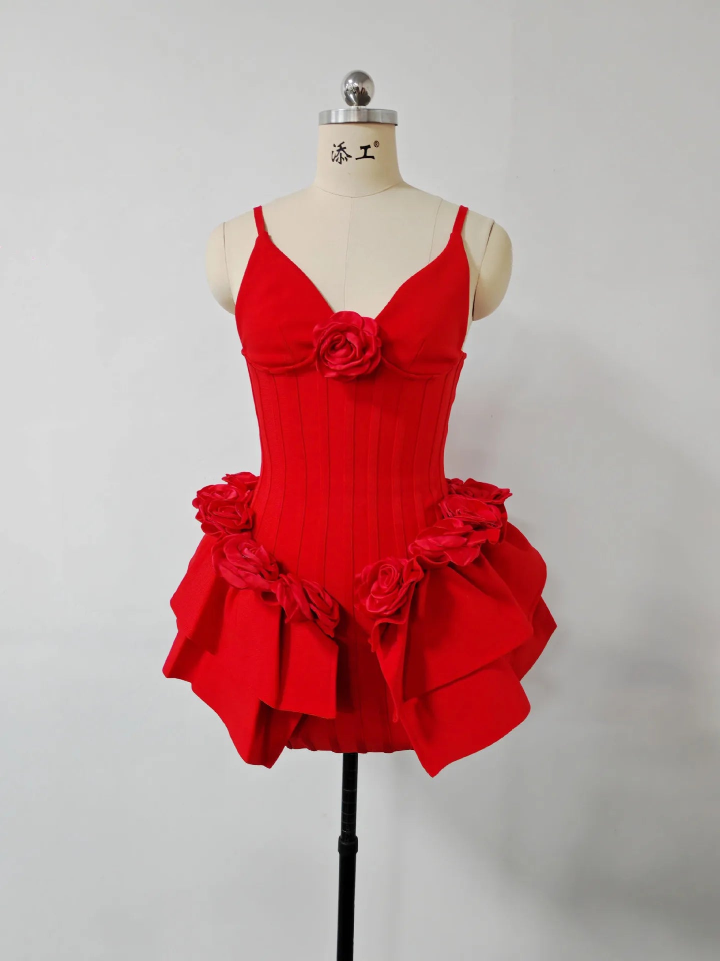 Red Color Women Sleeveless Florals Sexy V-Neck Bodycon Mini Bandage Dress Nightclub Party Celebrate Christmas Wedding Outfit
