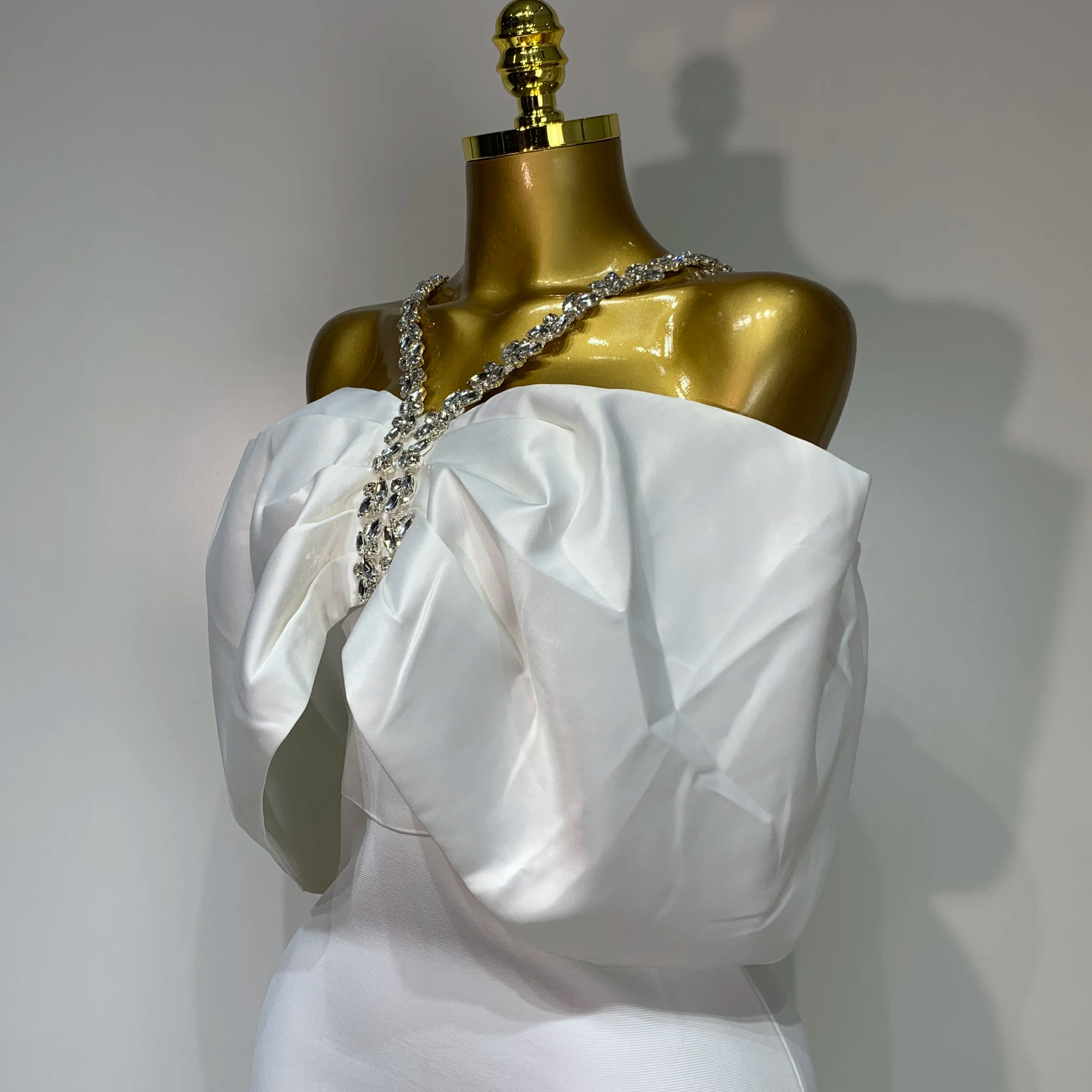 Robe moulante de luxe à strass et épaules dénudées, style vintage, style papillon, chic et élégante, tenue de soirée ou d'anniversaire