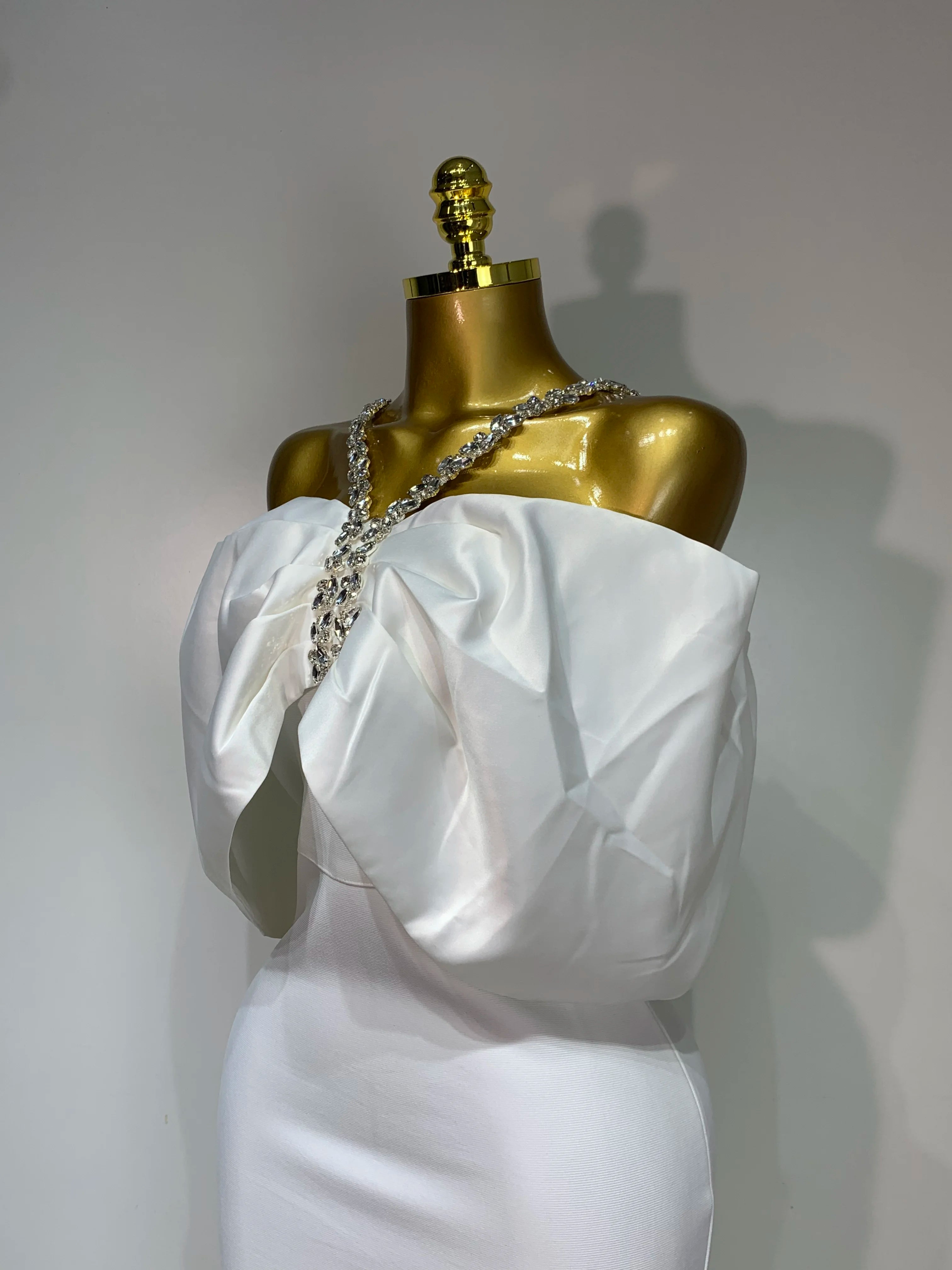 Robe moulante de luxe à strass et épaules dénudées, style vintage, style papillon, chic et élégante, tenue de soirée ou d'anniversaire