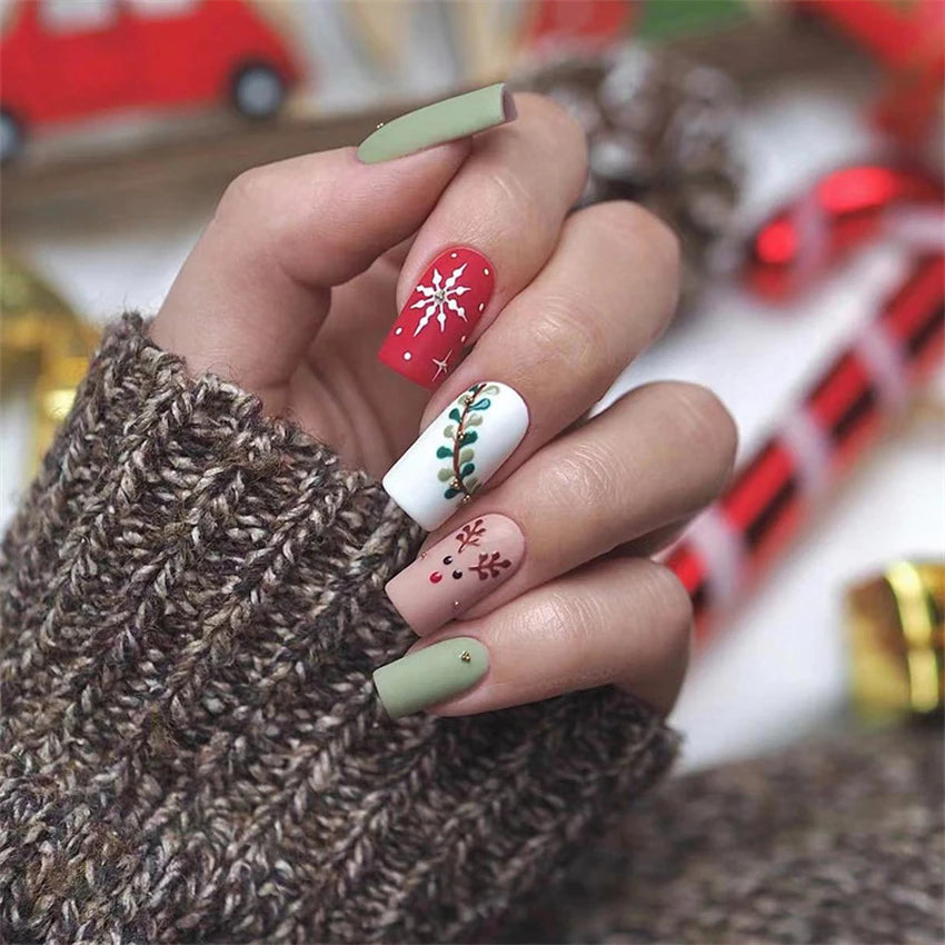 24Pcs/Set Christmas Collection Wearing False Nails Art Elk Santa Claus Snowman Press on Nail Tips Kawaii Acrylic Stick on Nails PDJ1039-Z104F
