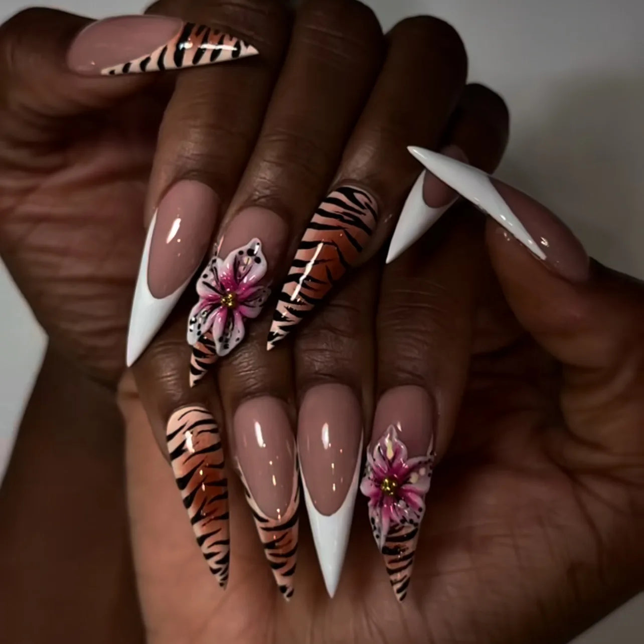 24Pcs French Leopard Print Fake Nails 3D Flower Almond Stiletto Nails Detachable Acrylic Press on Nails Full Cover Nail Tips Art