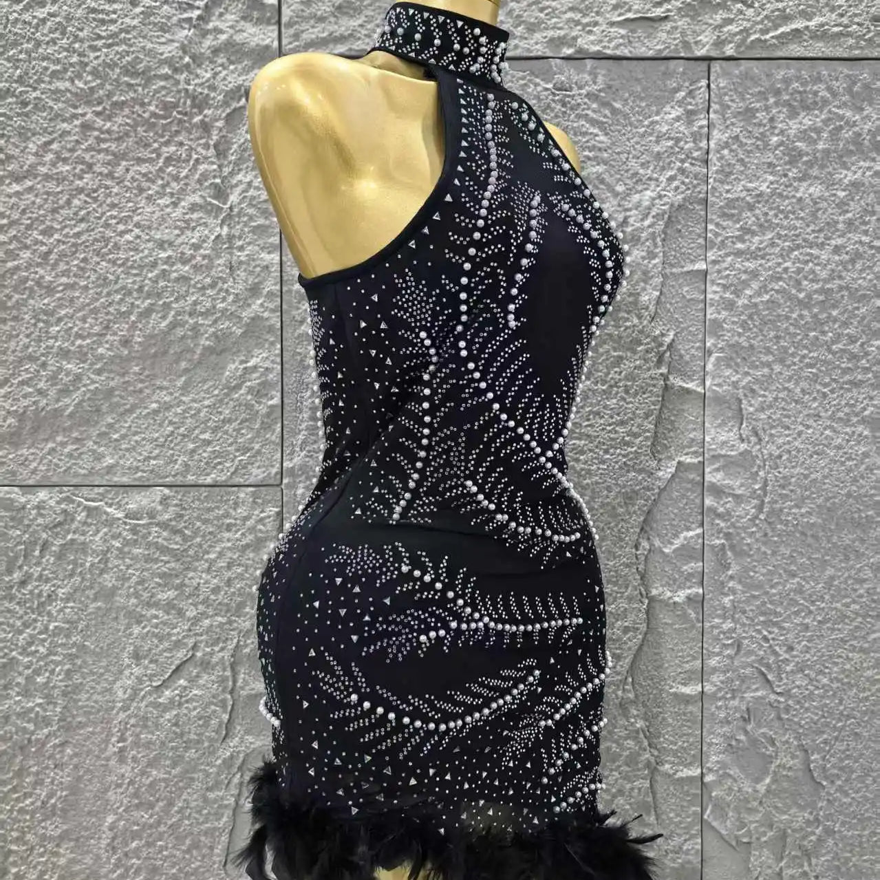 Vestido curto preto feminino, sexy, tomara que caia, com contas, penas, colado ao corpo, para festa, boate, bar, cantora