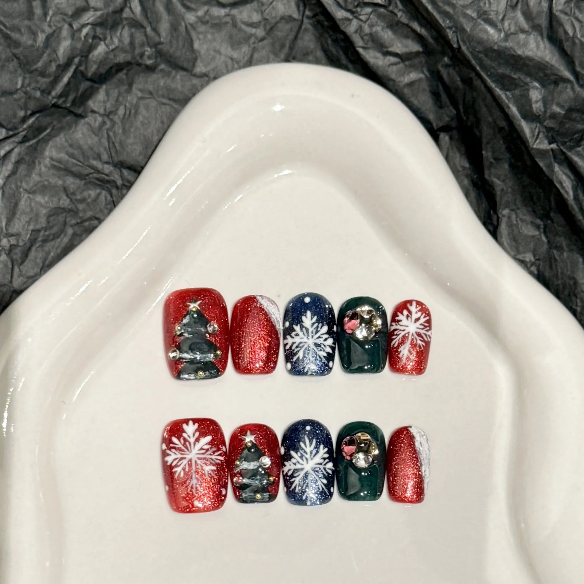 10 peças de unhas curtas de Natal feitas à mão com desenho de boneco de neve, unhas de gel adesivas com cola e glitter, pontas de manicure para unhas postiças francesas