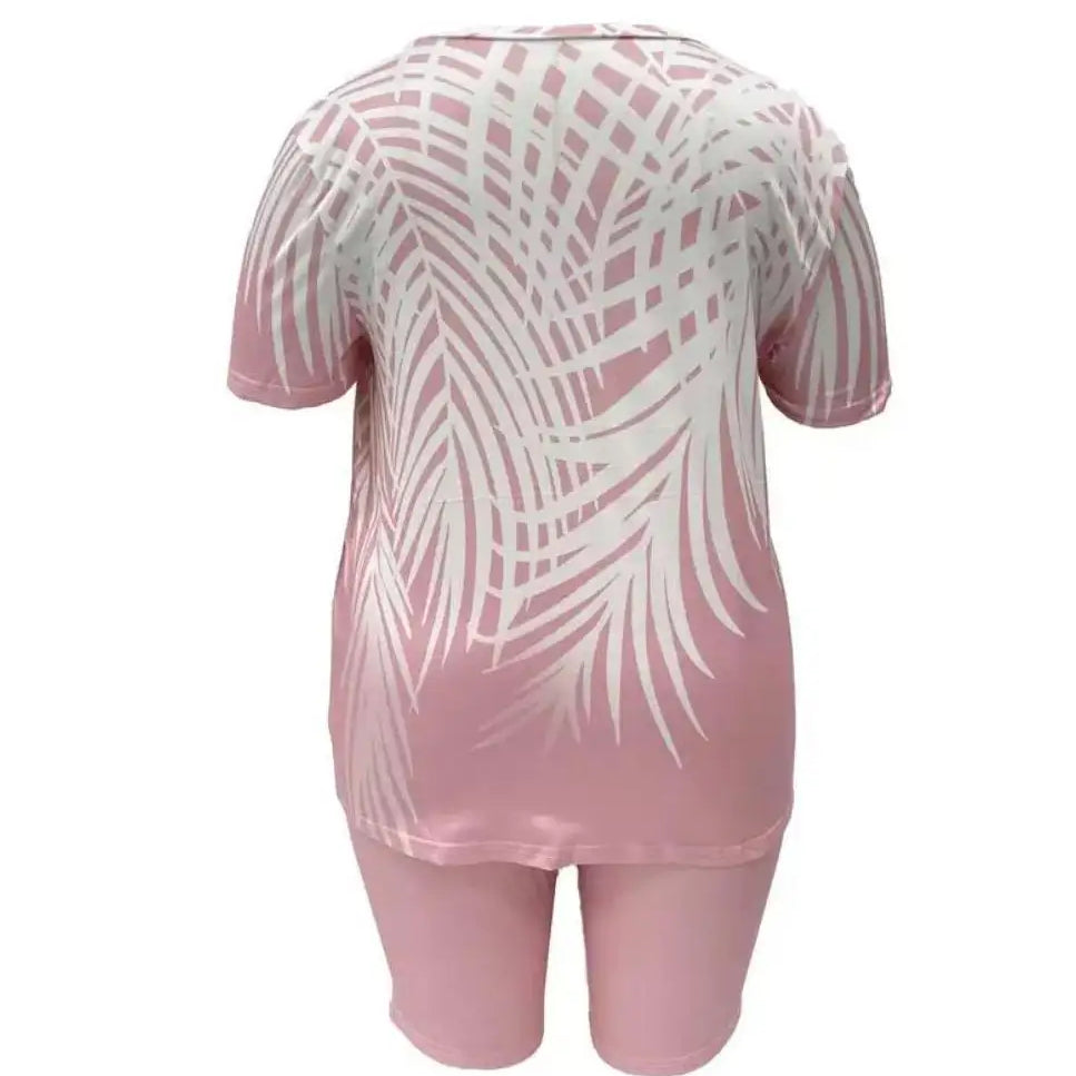 Plus size women's fashion casual vacation short sleeve set with printed top and solid color bottom.