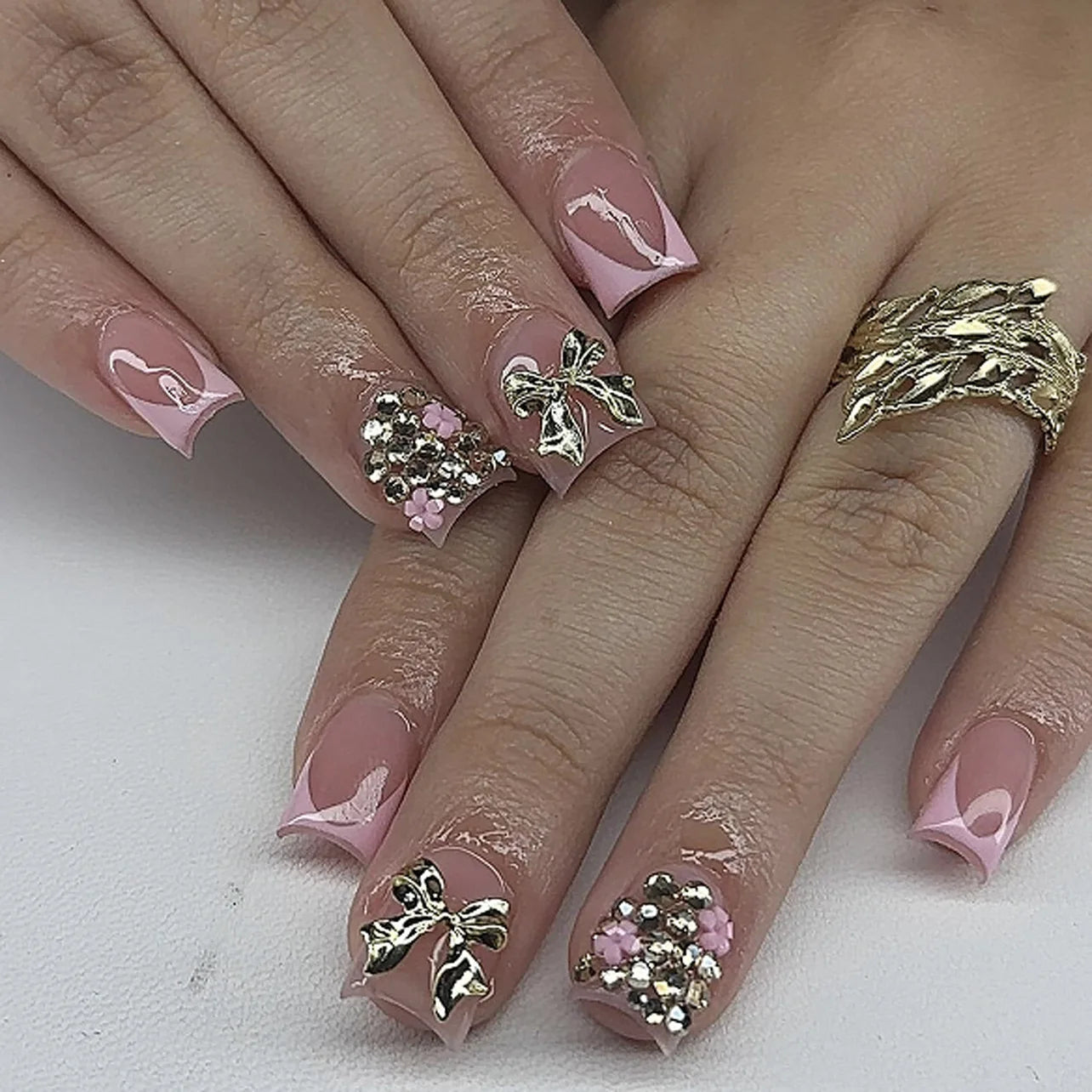 24Pcs Nude Pink French False Nails Press on Short Square Head Stick on Nails with Flower Pattern Design Wearable Fake Nail Tips