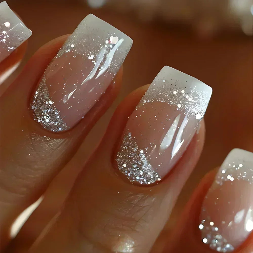 24 peças unhas postiças quadradas curtas médias brilhantes arte de unha branca usável unha postiça prateada francesa cobertura total pressione pontas de unhas