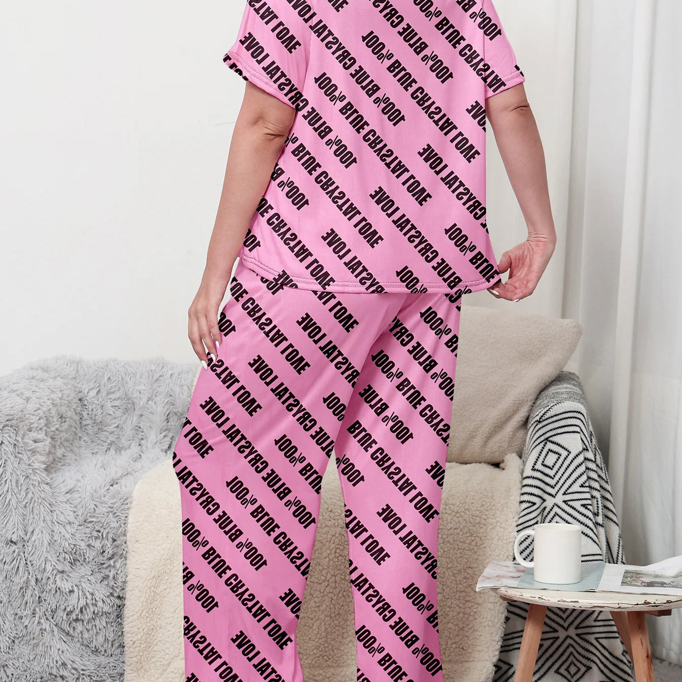 Plus size pajama set, short sleeved and long pants, comfortable and slightly loose. Home wear can be worn externally in sizes