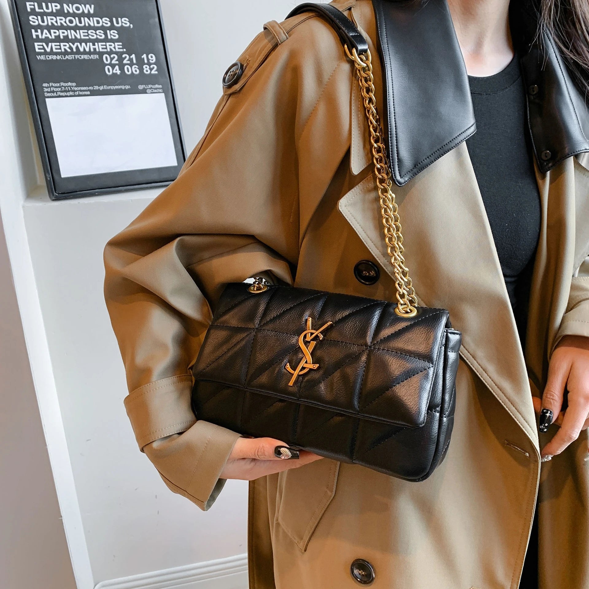 2025new Xiaoxiangfeng diamond grid chain bag, stylish and versatile, small square cross diagonal single shoulder bag on armrests