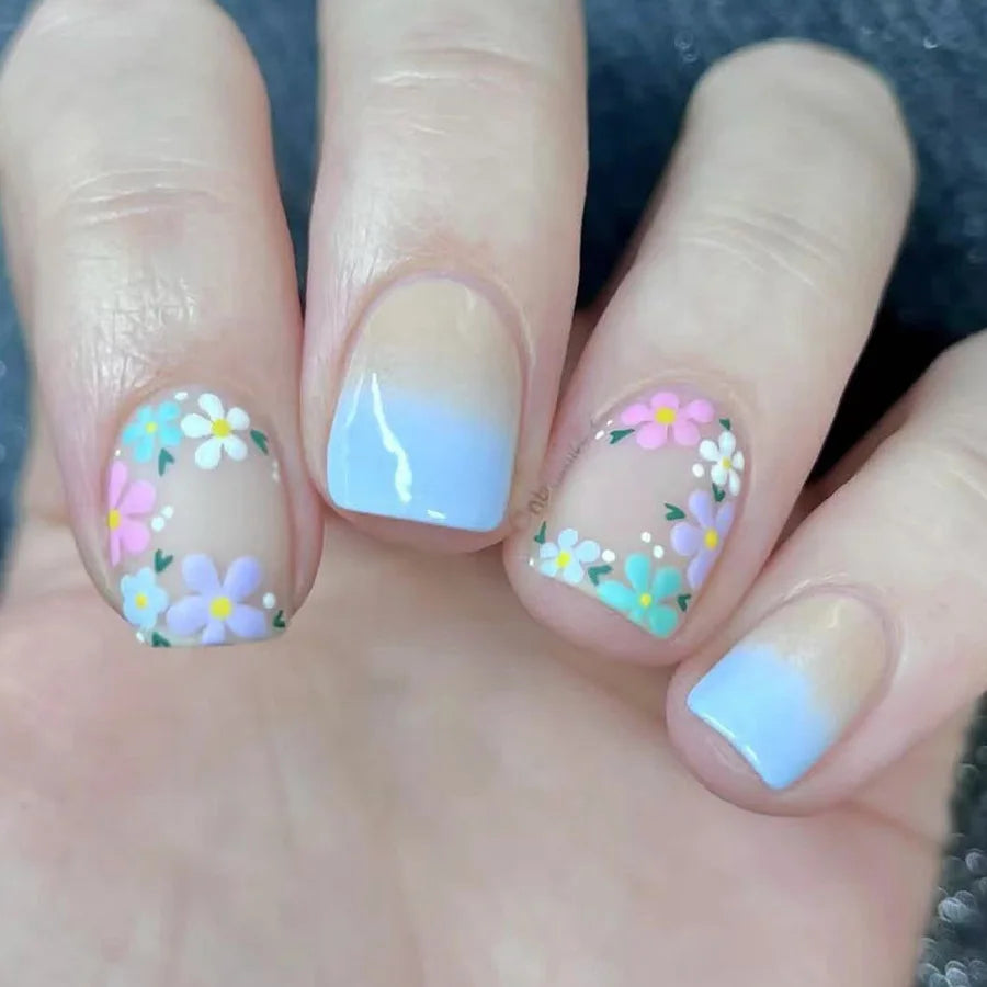 Lot de 24 faux ongles courts et carrés à motif floral avec colle, couleur unie, en acrylique, à appliquer soi-même, style French manucure simple et complet