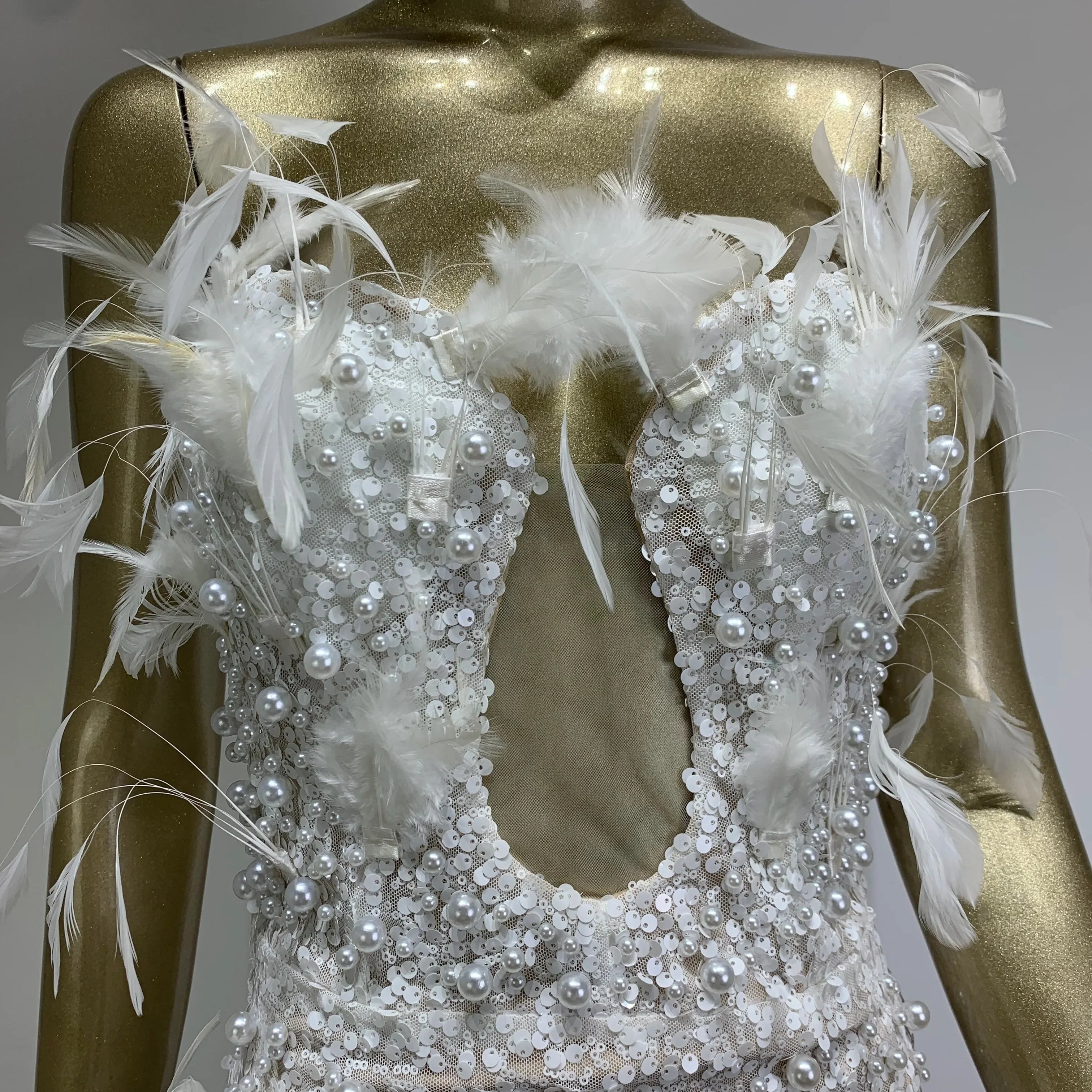 Luxury Sexy Strapless Feather Sequins White Pearl Maxi Long Women Gowns Dress Elegant Party Evening Stage Performance Dress