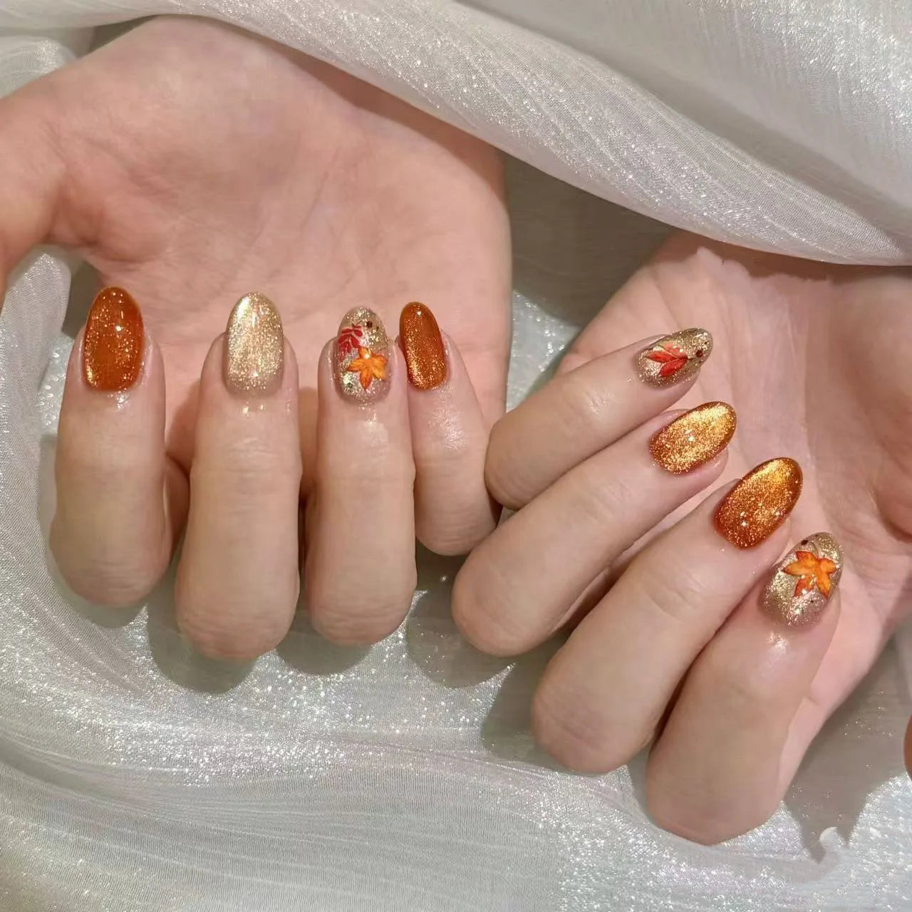 24pcs Autumn Cat's Eye Press on Nails Sets Maple Leaf Design Golden Short Almond False Nails Sets Wearable Nail Oval Fake Nail