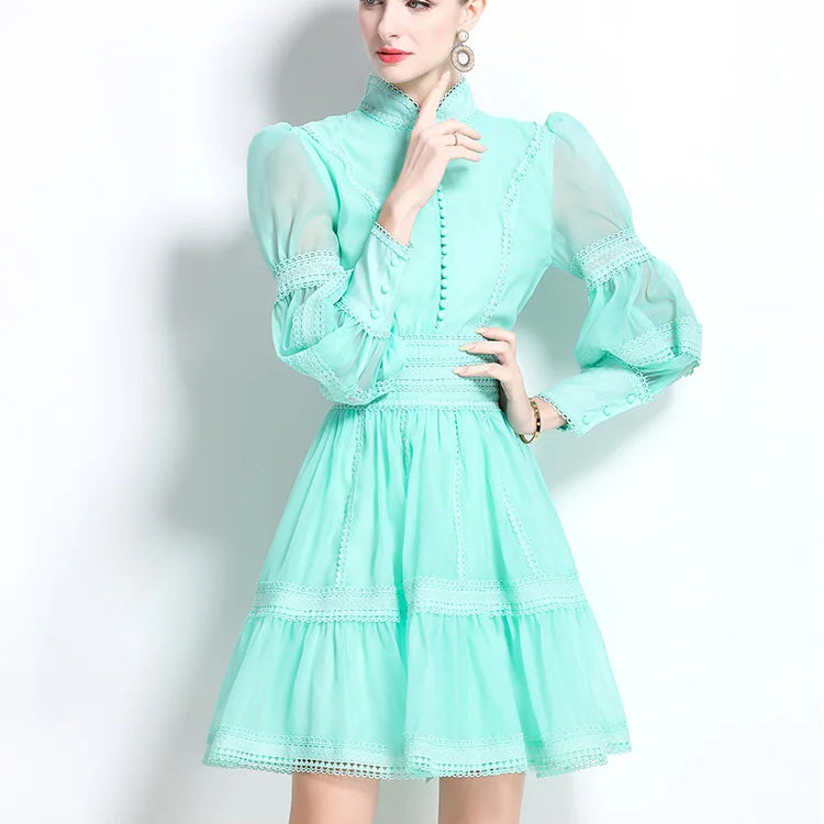 Vestido curto elegante de outono com bordado vazado e renda, manga lanterna, botões, para festa à noite