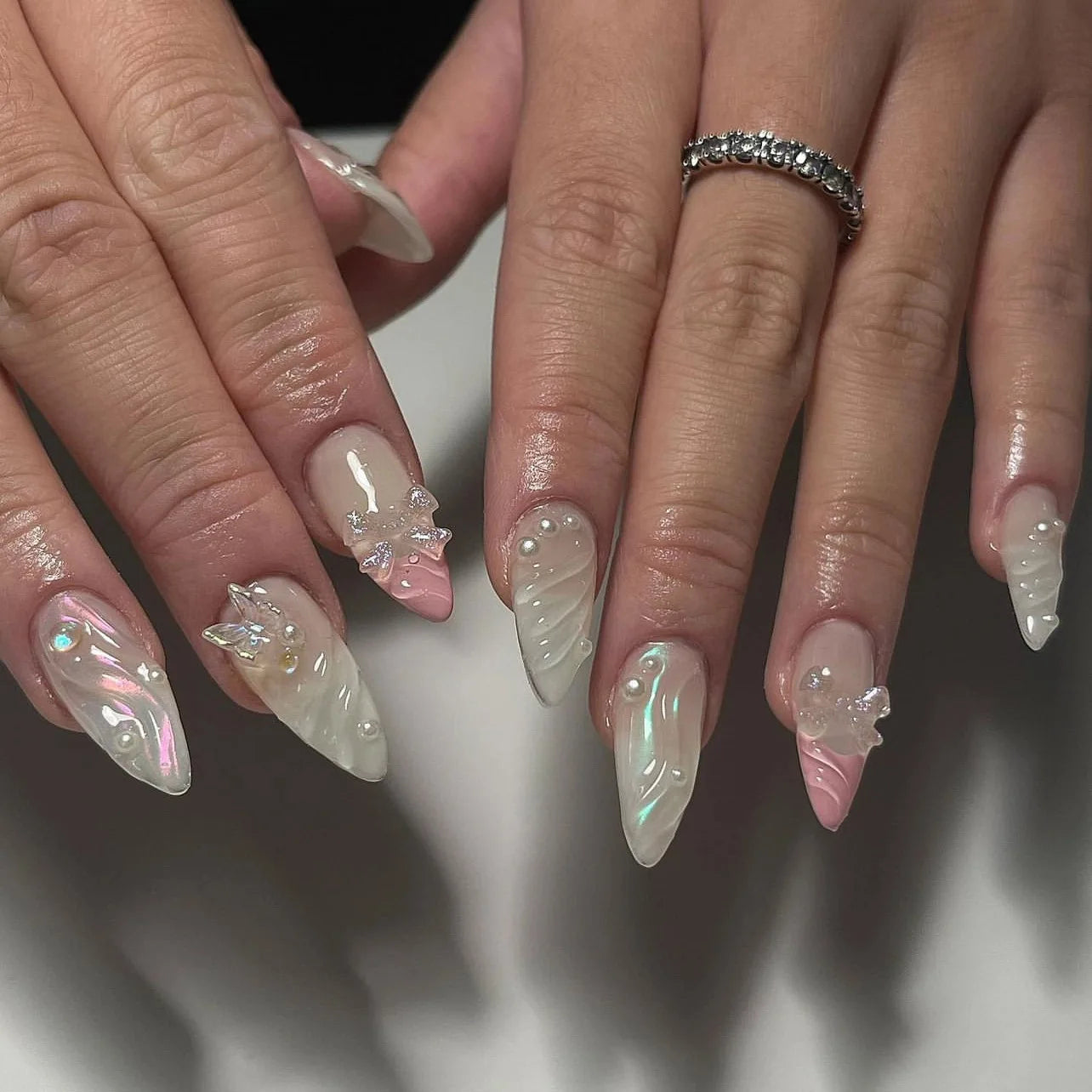 24pcs Sweet French Pink Press on Nail 3D Pearl Butterfly Design Fake Nail Tips Wearable Full Cover Korean Almond Fake Nail Patch