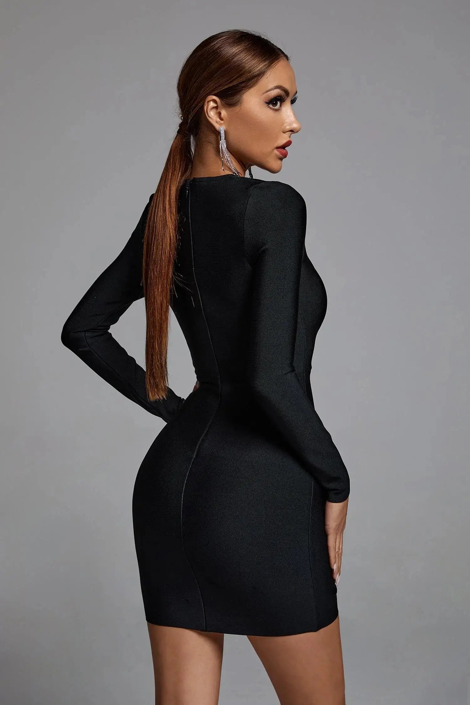 Vestido preto de inverno com contas pretas, manga longa, sexy, vazado, mini vestido de festa para celebridades, passarela
