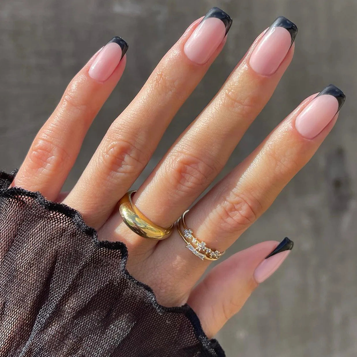 24Pcs Wearable French Fake Nails with Glue Simple Square Head False Nails White Edge Design Short Full Cover Nails Set Press On