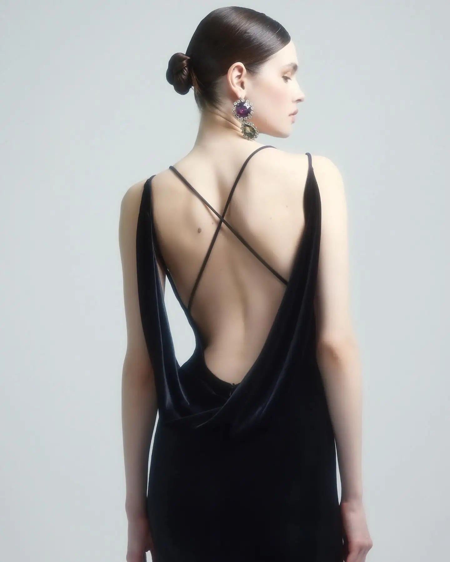 Vestido longo feminino de alta qualidade, sem mangas, sexy, com decote em V, floral dourado, colado, costas nuas, vintage, para festa à noite, vestido comemorativo