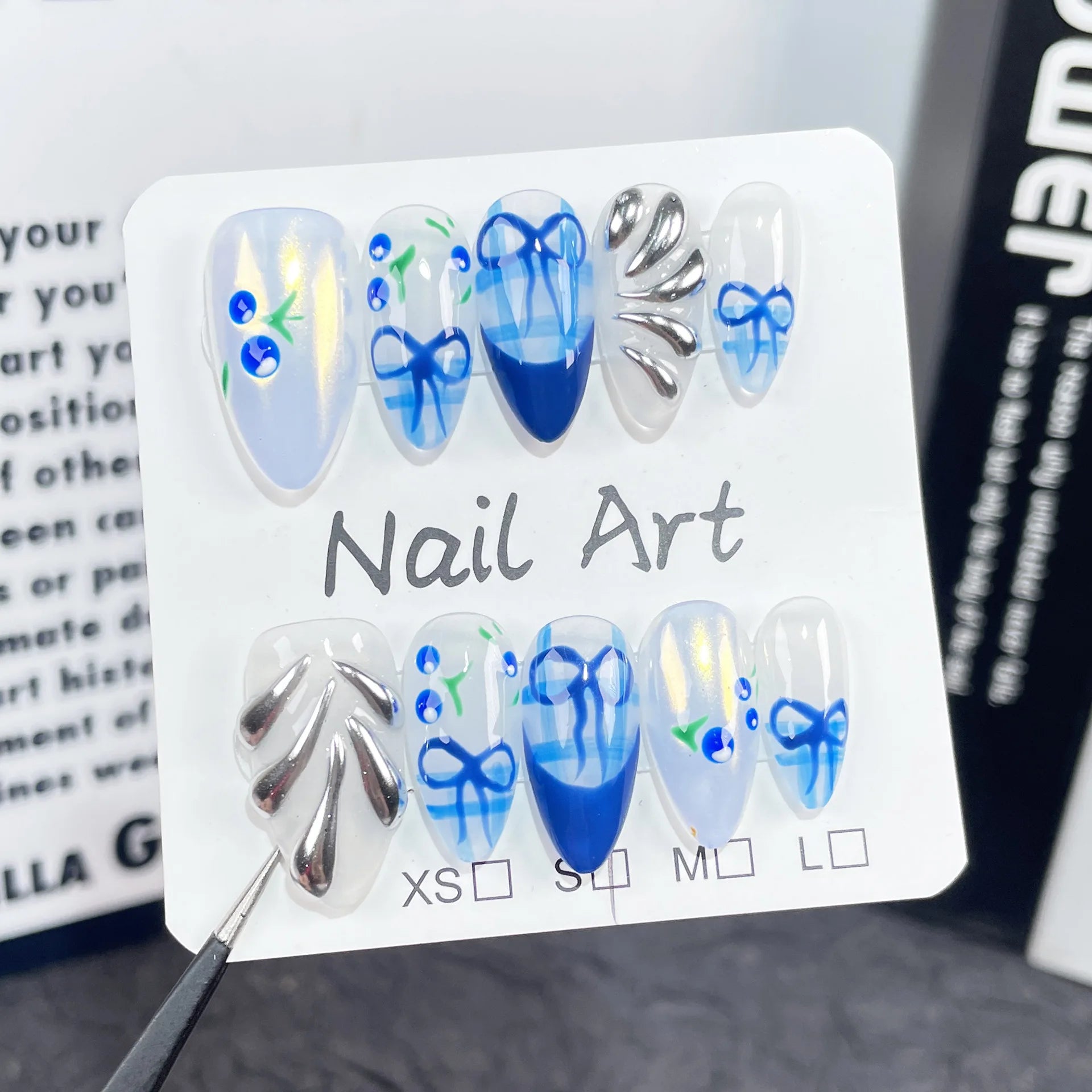 10 peças Y2K unhas de gel artesanais com cola, estilo amêndoa doce e fria, laço metálico, design de unhas 3D azuis, unhas postiças de acrílico com pressão