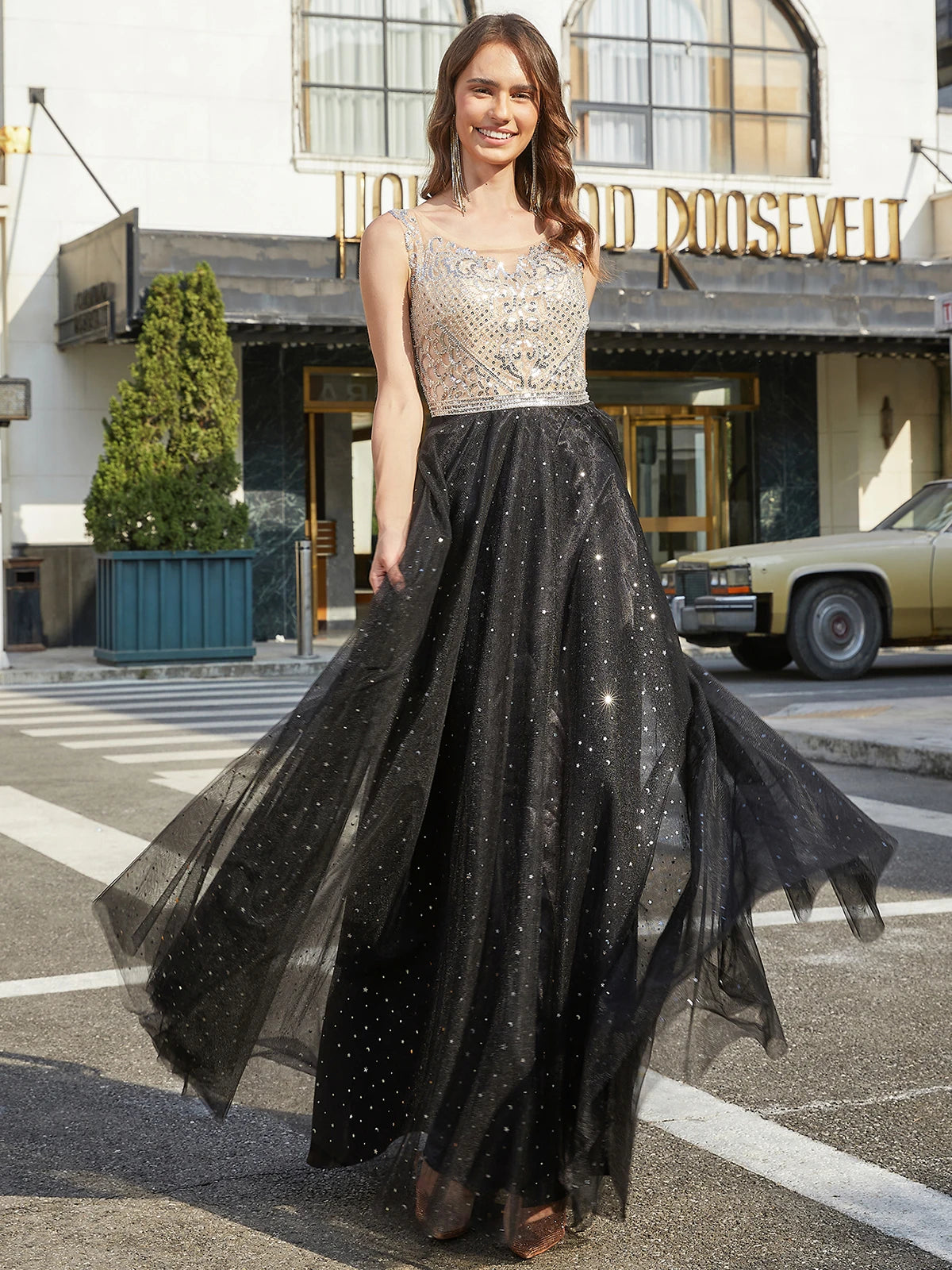Luxury Hand Beading Crystal Prom Dresses Long Sparkly Start Tulle Ball Gown Homecoming Dresses for Teens Illusion Backless Black