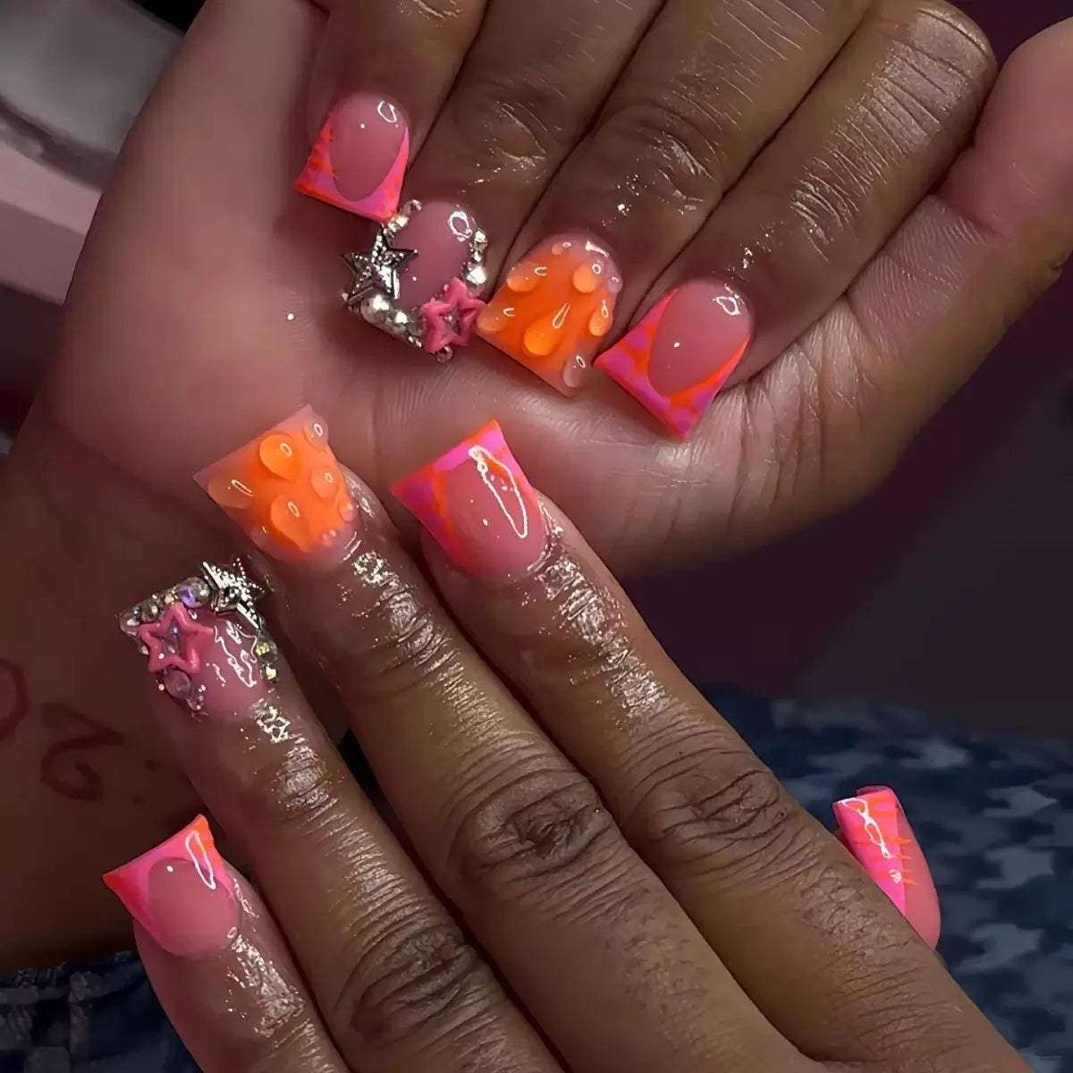 24Pcs Short French Duckbill False Nails with 3D Water Droplet Star Rhinestone Press on Fake Nails Reusable Full Cover Nails Tips