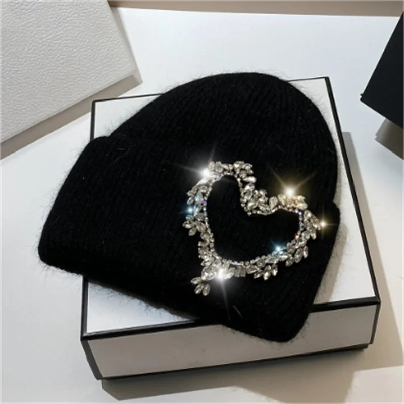 Luxury Rhinestones Heart Pattern Knitted Hats for Women Winter Warm Beanie Knit Bonnet Outdoor Wool Skullies Skiing Cap Black