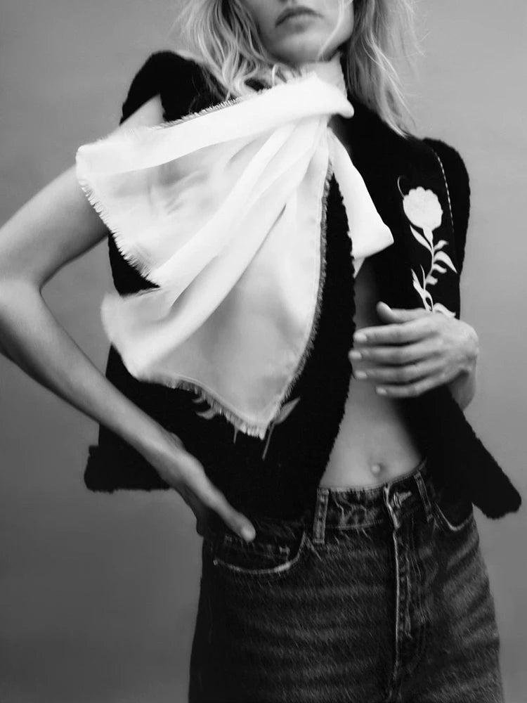 Women's Fashion Flower Embroidery Reversible Vest Vintage Suede Lamb Warm Vest Short Loose Sleeveless Vest Street Style Ves