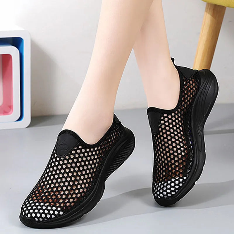 Women Sports Shoes Breathable Mesh Sandals Light Quick Dry Comfortable Women Running Flat Shoes