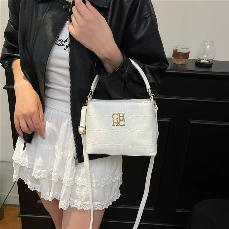 Hot-selling Luxury Paris Trend Portable Bag Shoulder Bag Fashion Designer Large Capacity Versatile Compartment Women's Bag