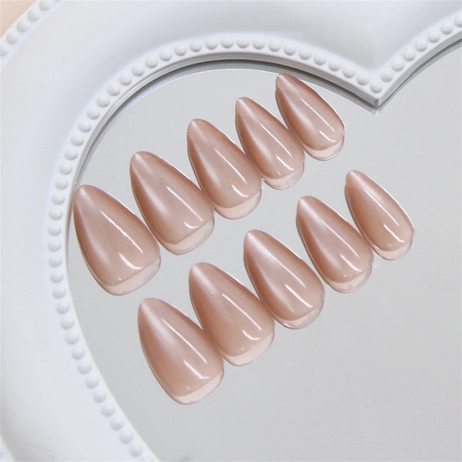 30Pcs Short Almond Fake Nails Glossy Nude Color Press On Nails Sweet Girls Daily Charm Manicure Retro Fashion False Nails Art