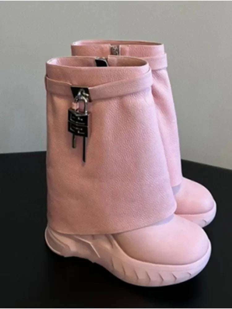 New Fashion Brand Thick Soled Leather Short Boots Round Head Lock Lock Shark Boots Women's Slope Heel High Heel Women's Boots Pink pu