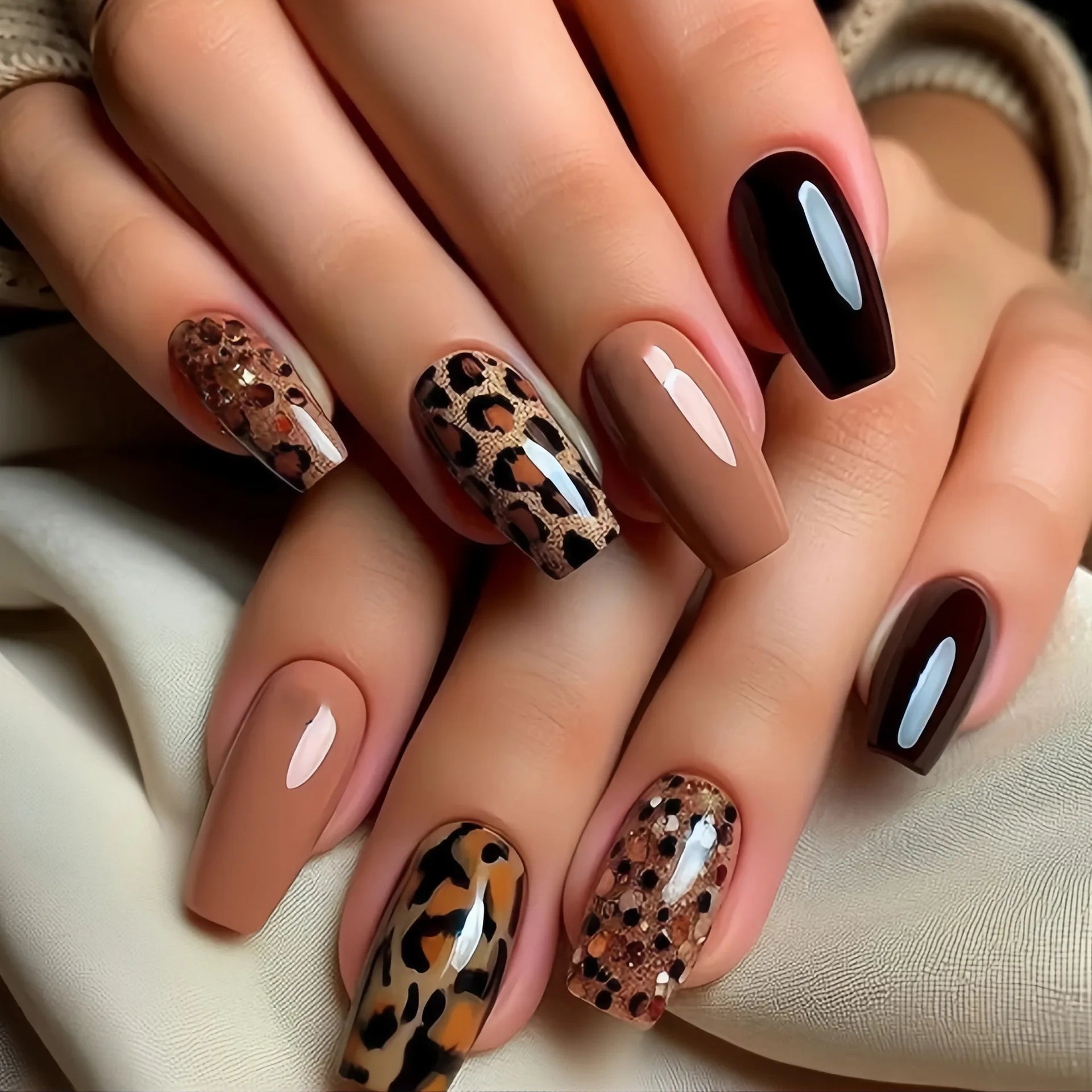 24Pcs Mid-length Square Head Press on False Nails with Golden Butterfly Full Cover Nails Tips with Jelly Glue Wearable Fake Nail