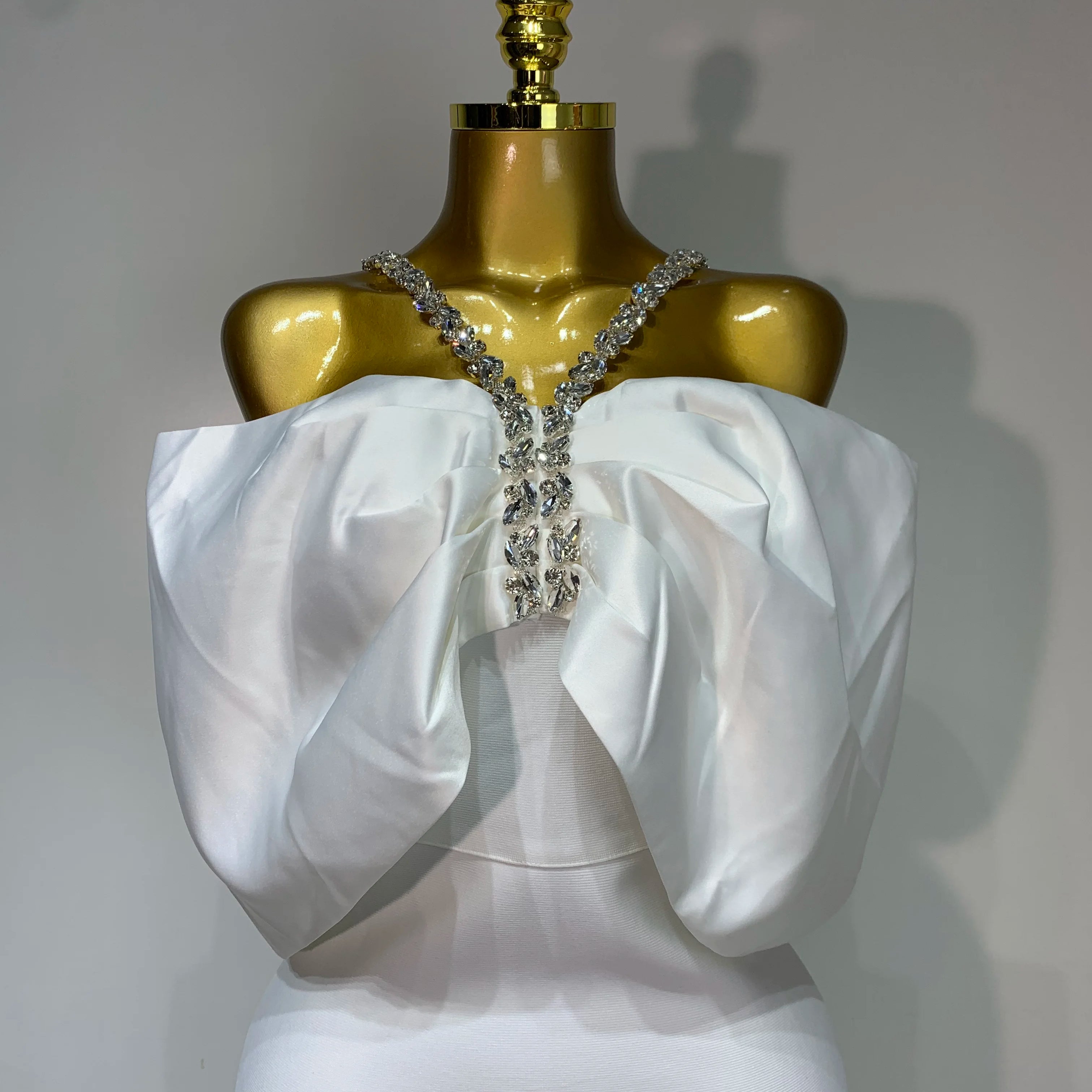 Robe moulante de luxe à strass et épaules dénudées, style vintage, style papillon, chic et élégante, tenue de soirée ou d'anniversaire