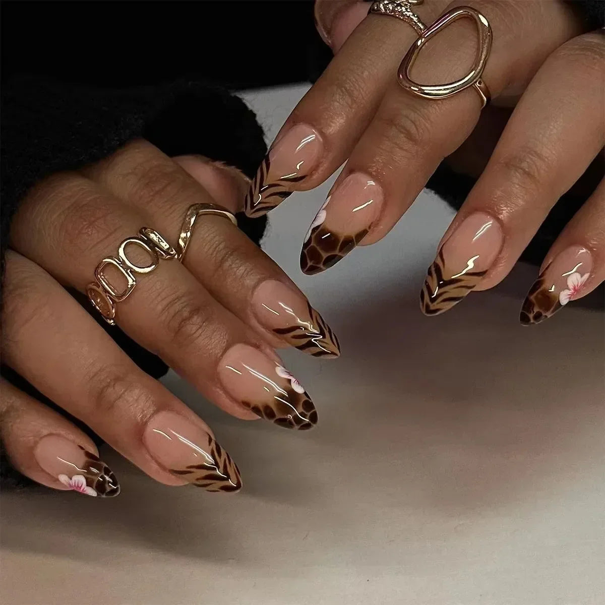 Cherry Leopard Print Almond Fake Nails Art Ballet Pointed False Nails Charms Flower Star Love Heart Press on Nails Manicure Tool