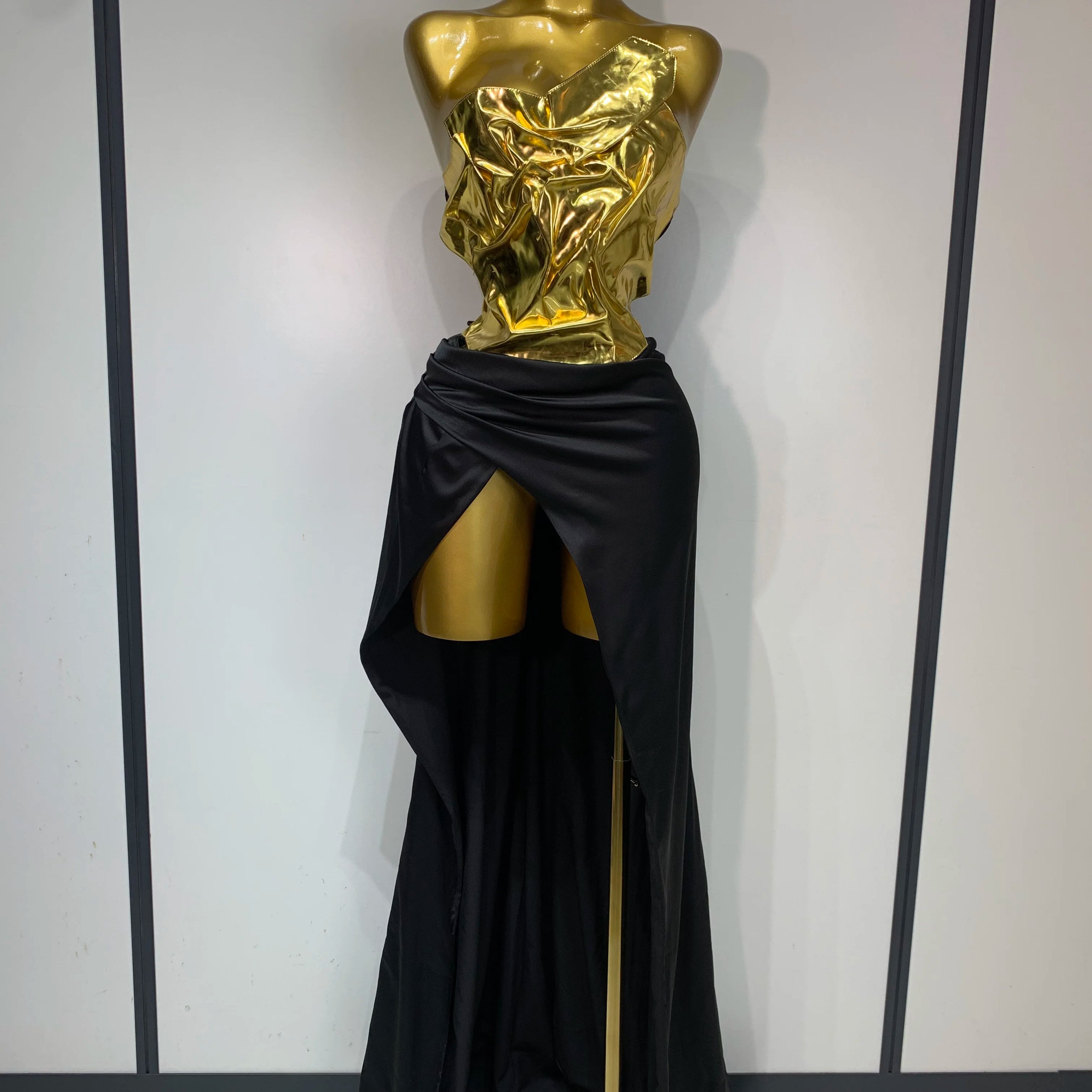 Chegada 2025 Mulheres Cor Dourada Sexy Tops Com Cadarço Conjunto de 2 Peças Vestido Longo Comemore Festa À Noite Celebridade Vestido Elegante