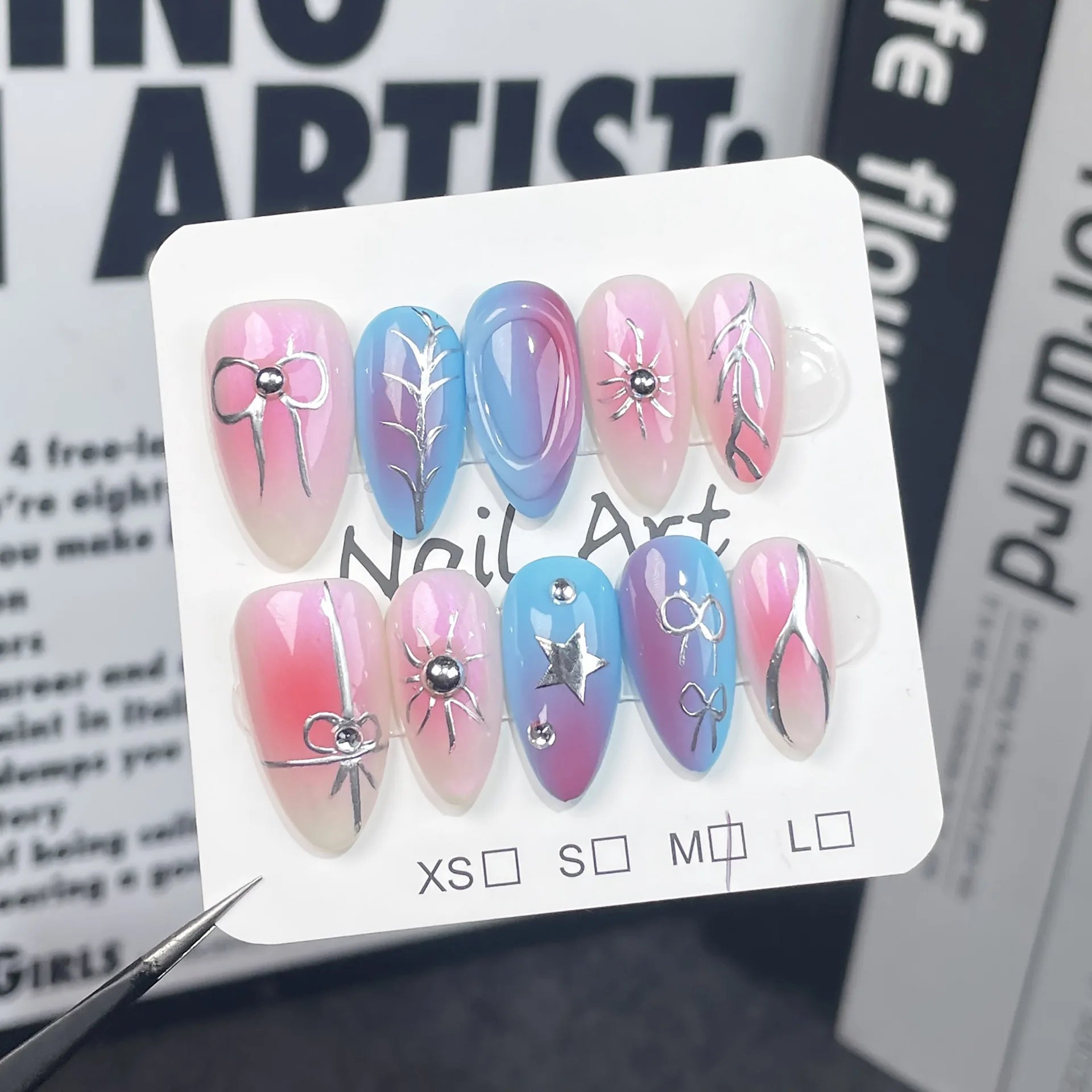 10 peças Y2K unhas de gel artesanais com cola, estilo amêndoa doce e fria, laço metálico, design de unhas 3D azuis, unhas postiças de acrílico com pressão