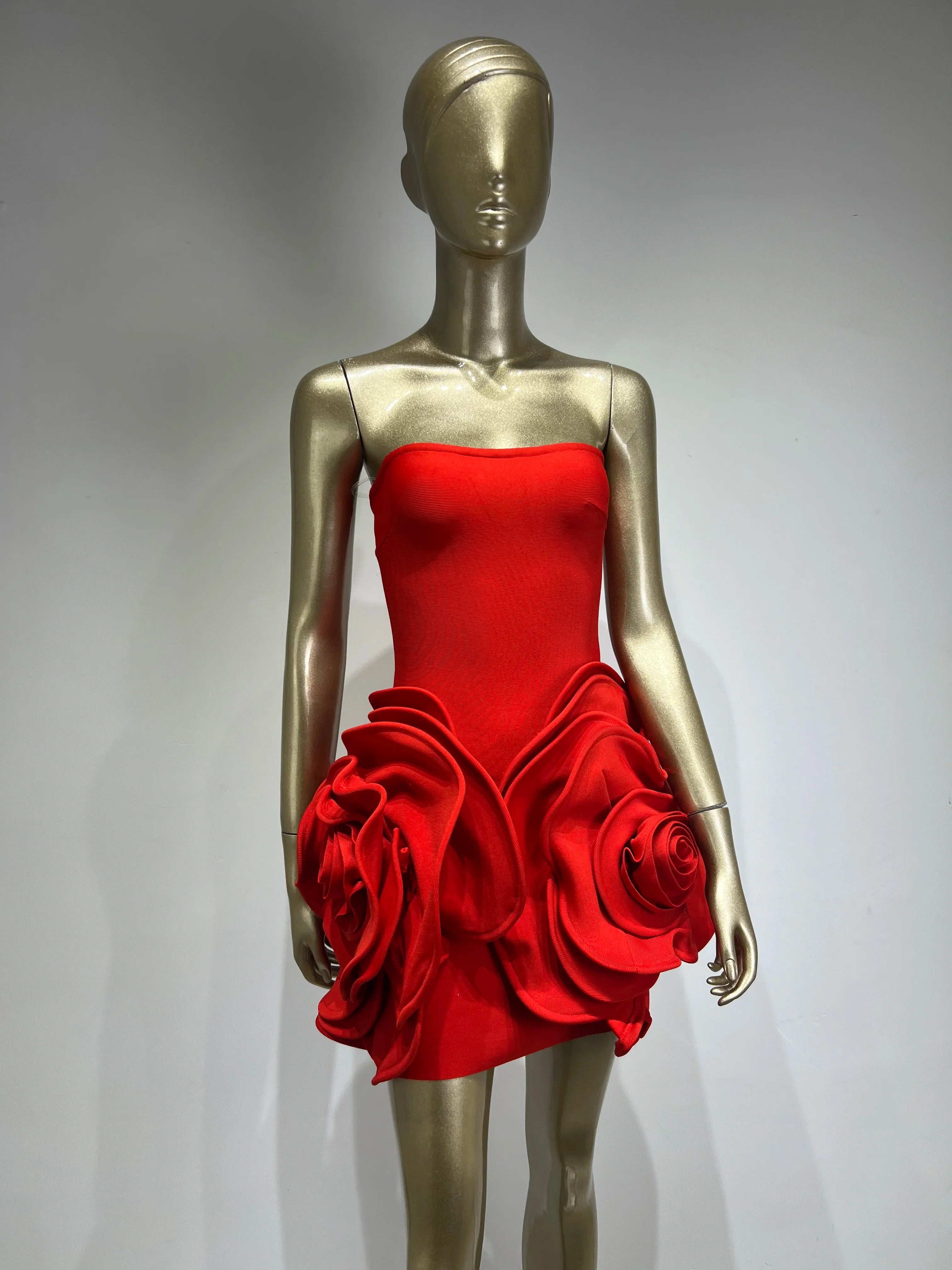 Vestido curto feminino sexy, sem alças, sem costas, com flor vermelha, justo, elegante, para festa à noite