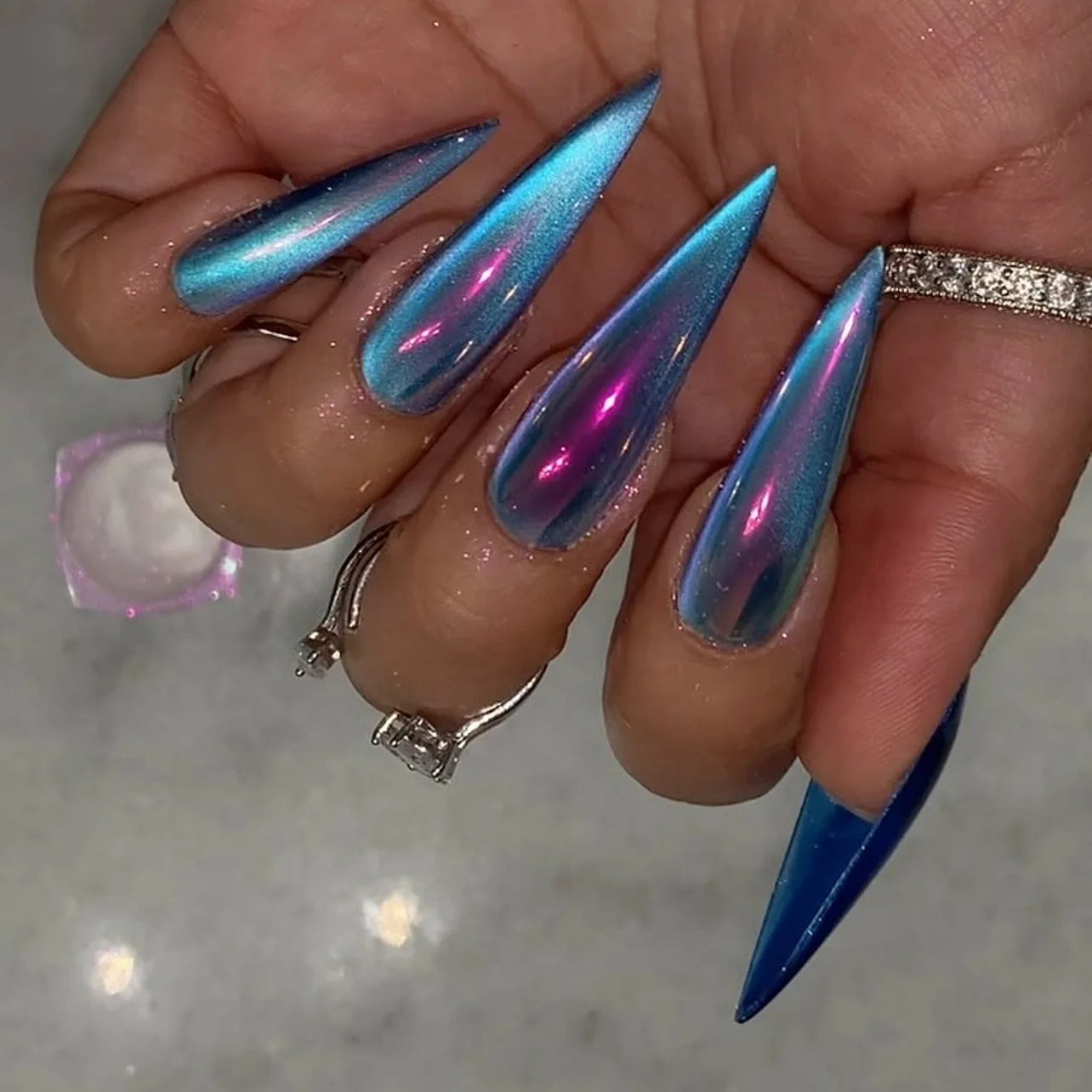 24pcs Blue Cat Eye Fake Nails Wearable Long Stiletto False Nails Simple Press on Nail Art Fashionable Full Cover Manicure Tips.