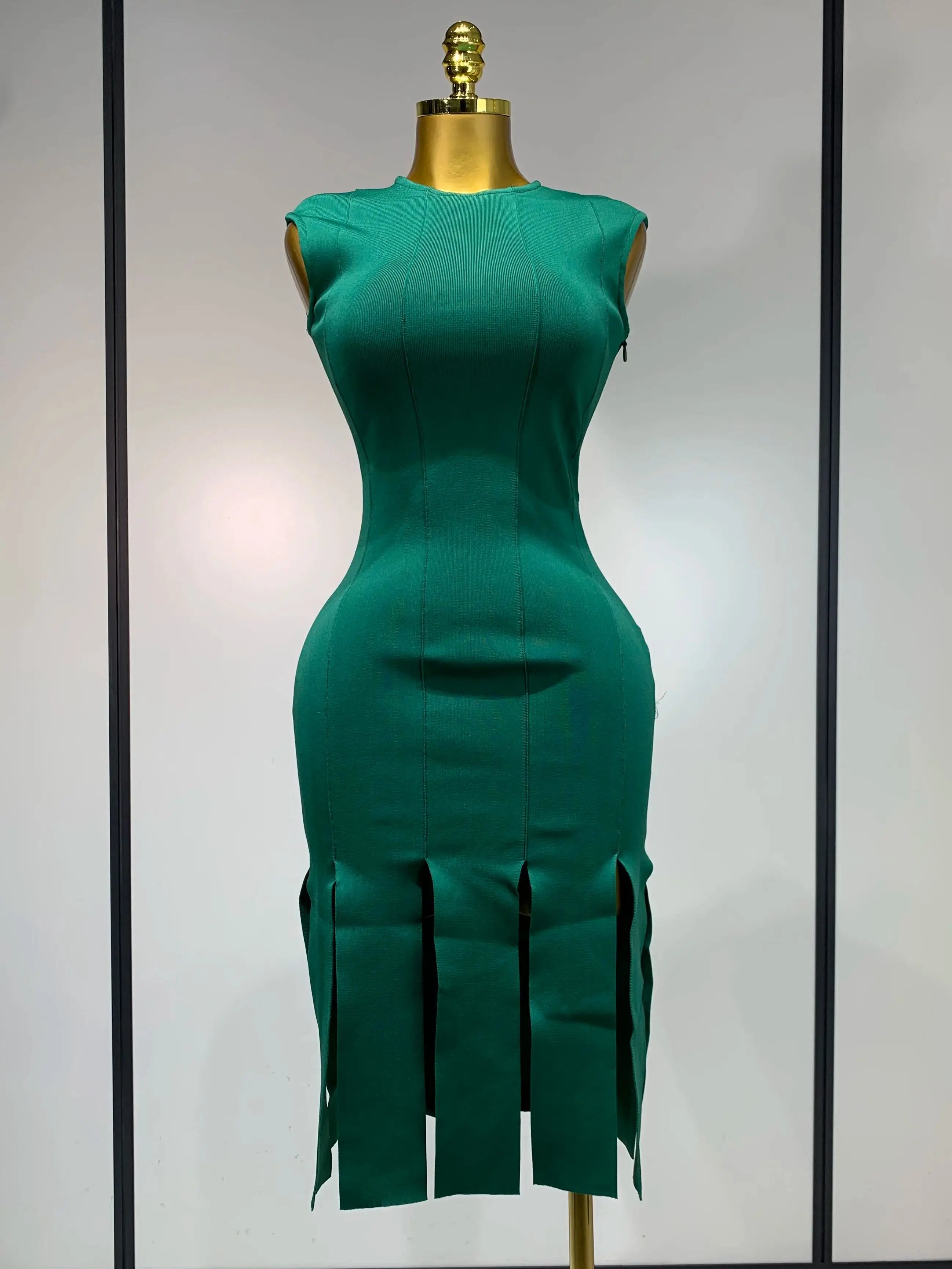 Luxury Birthday Dress Sexy O Neck Sleeveless Hollow Out Fringe Dress Women Green Slim Dresses Elegant Evening Party Club Gowns