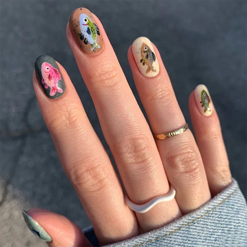 24Pcs Short Round Head False Nail Oval with Colorful Fish Design Press on Fake Nails Detachable Finished Full Cover Nail Tip Art