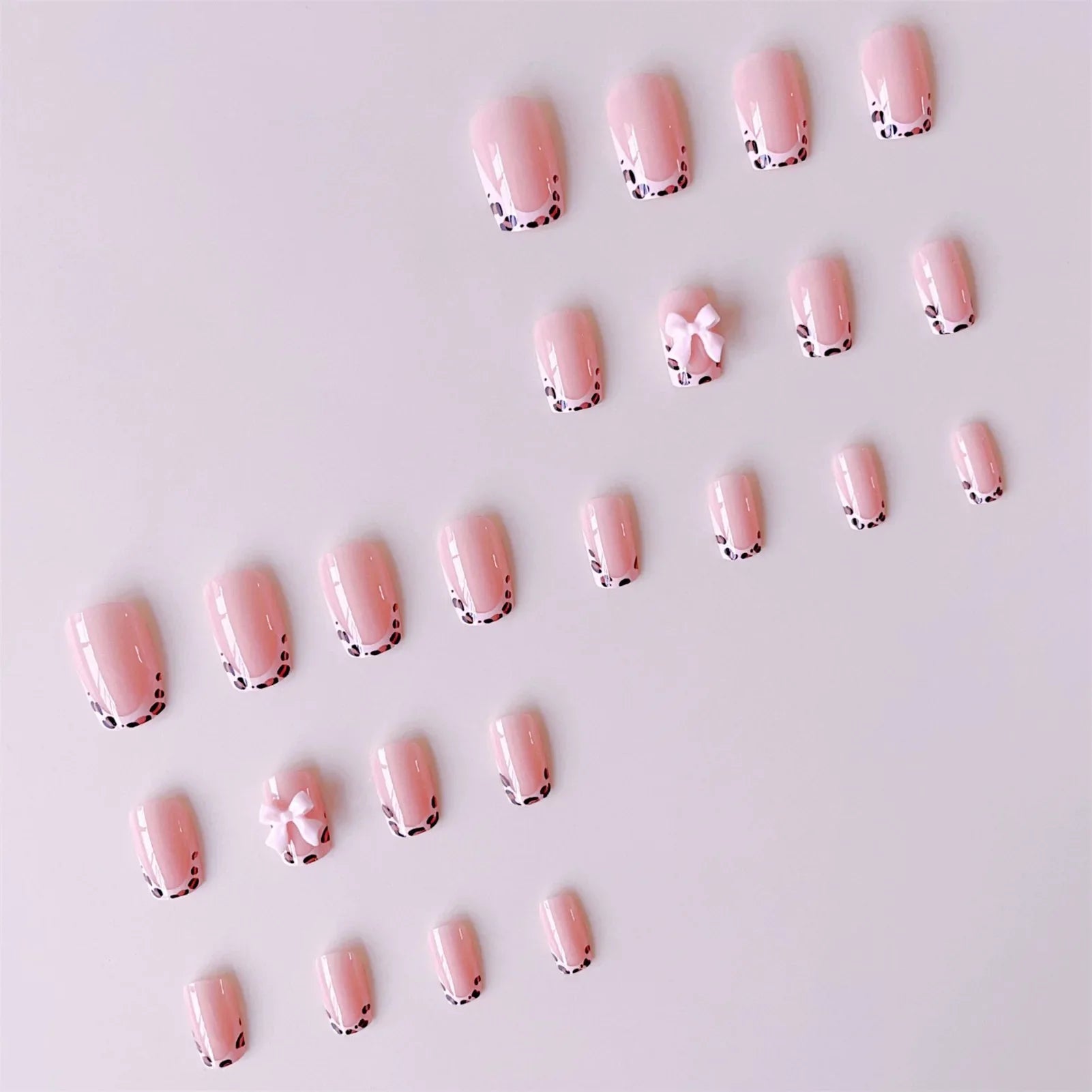 Nude Pink Color Fake Nails 24Pcs Leopard Printed French Press On Nail 3D Bowknot Decor Spicy Girls Charm Manicure Nails Supplies
