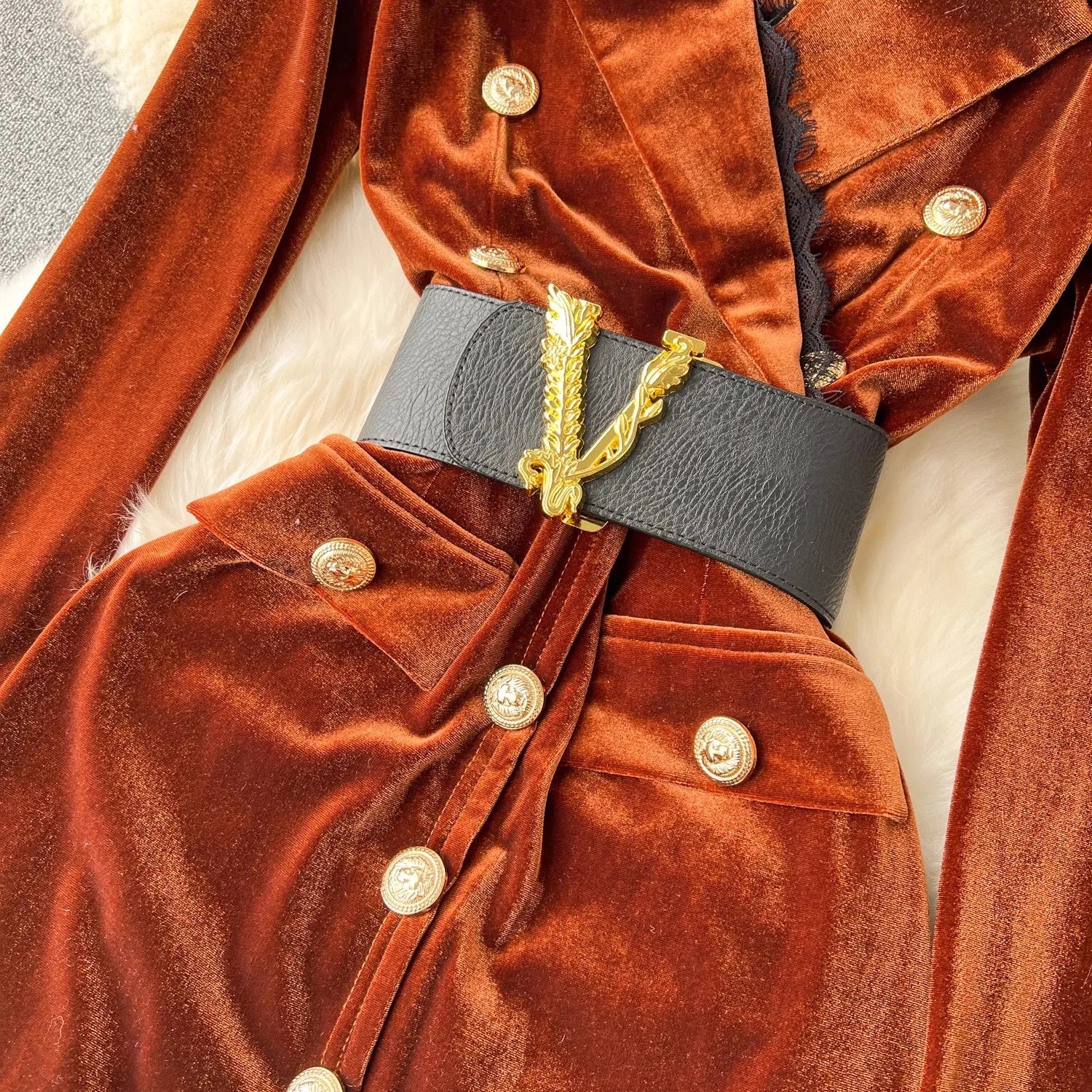 Vestido de veludo elegante com decote em V para outono, manga longa, moderno, com botões, bainha dividida, justo, para escritório, festa, vestidos lápis