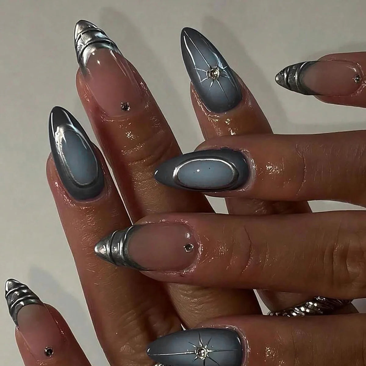 24pcs Mid-length Almond False Nails Finished Aurora Stick on Nail Tips Argent French Fake Nail Rhinestone Design Press on Nails