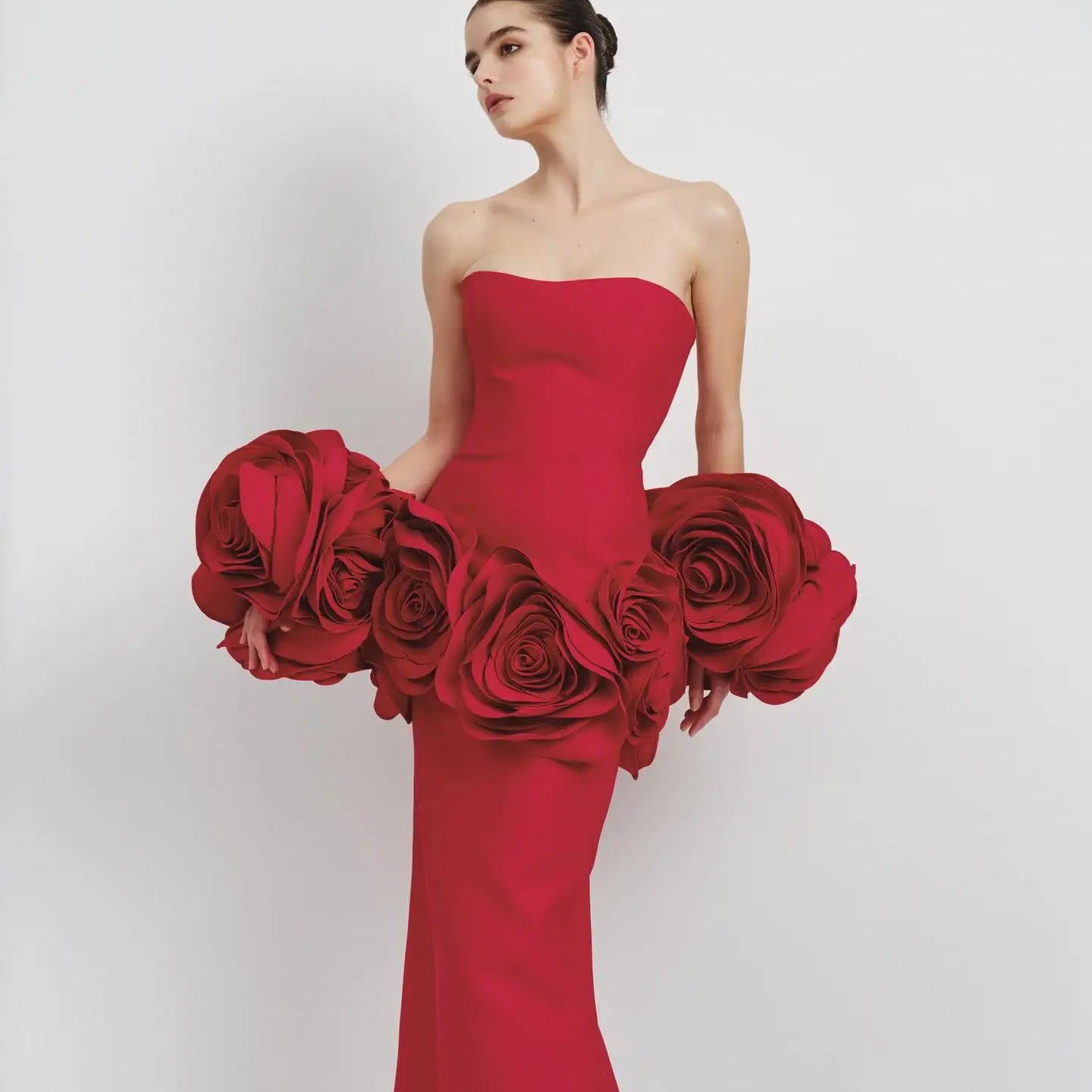 Vestido longo bandagem colado, preto e vermelho, sem alças, com estampa floral grande, para festa noturna e coquetel, novo, 2025