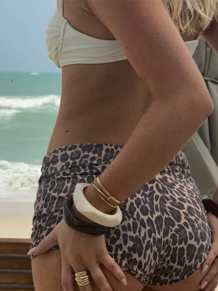 Shorts de praia com estampa de leopardo para mulheres, moda praia, férias, verão, cintura alta, slim fit, maiô, nova vocação, 2025
