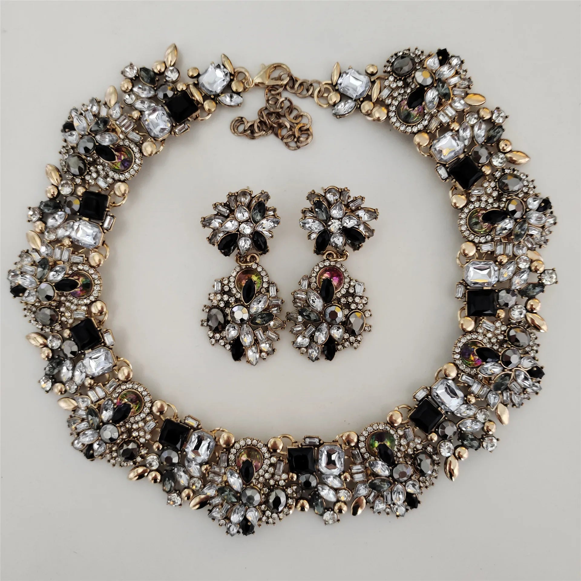 New Fashion Green Crystal Rhinestone Large Collar Big Big Choker Necklace Women Statement Indian Necklace Wedding Jewelry Black